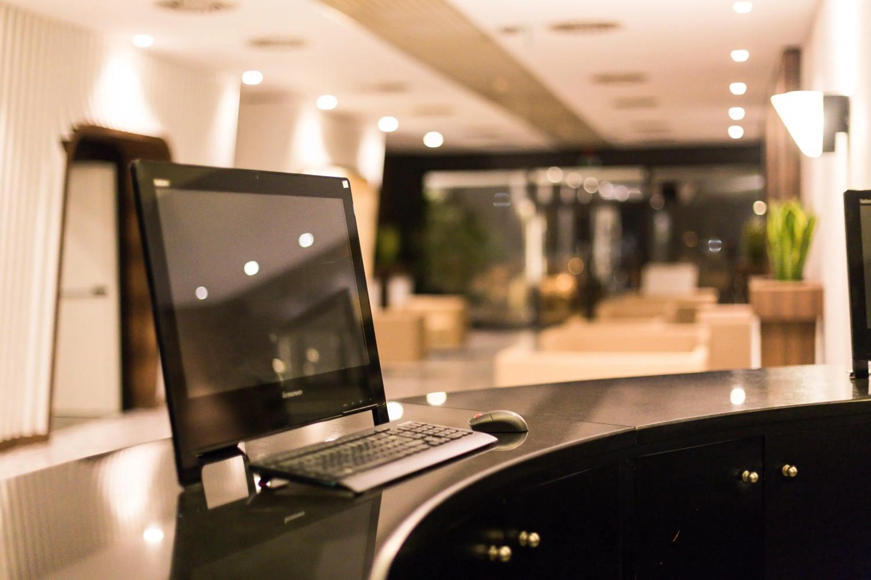 Area and facilities in Waldorf Palace Hotel