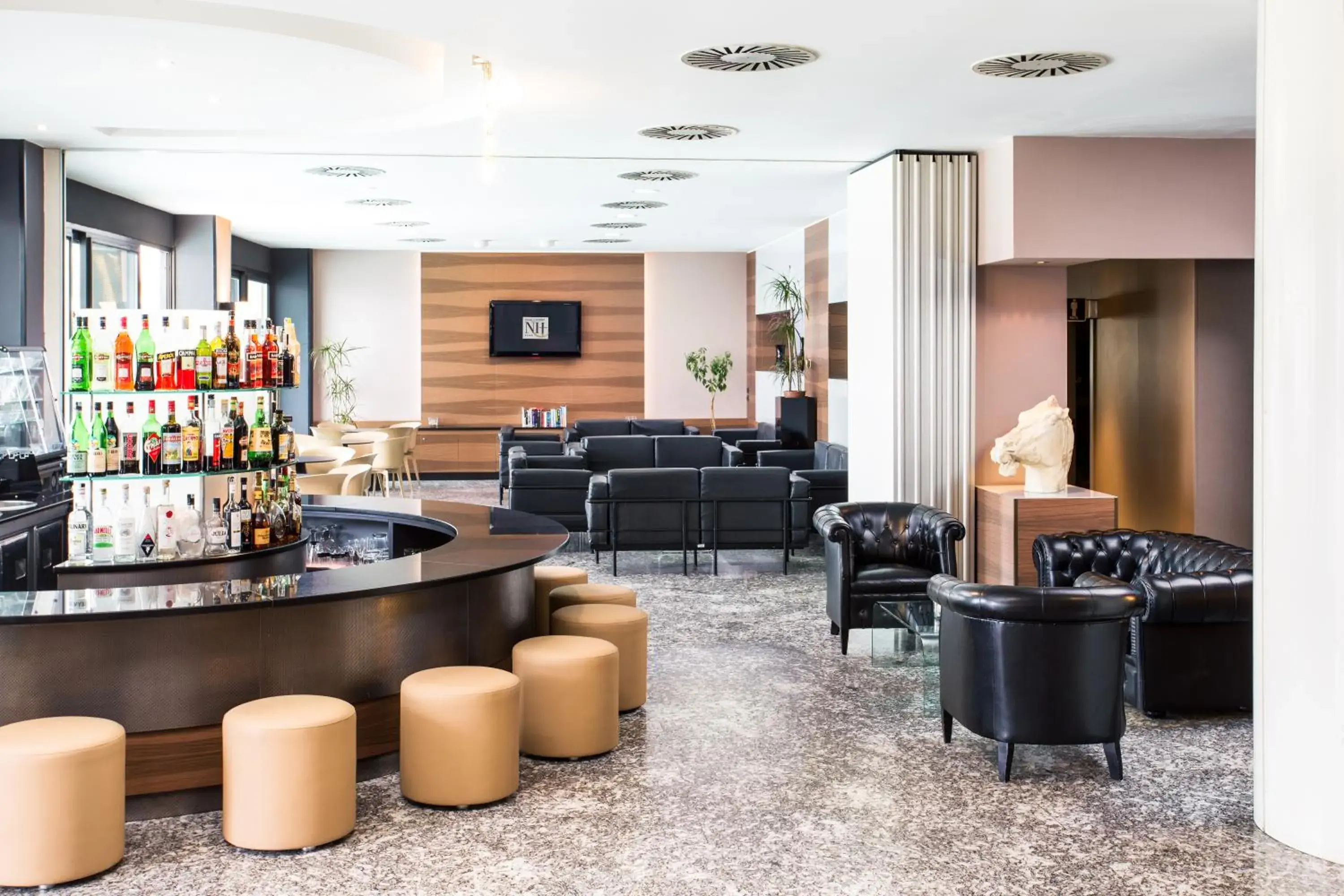 Lounge or bar, Lounge/Bar in Waldorf Palace Hotel