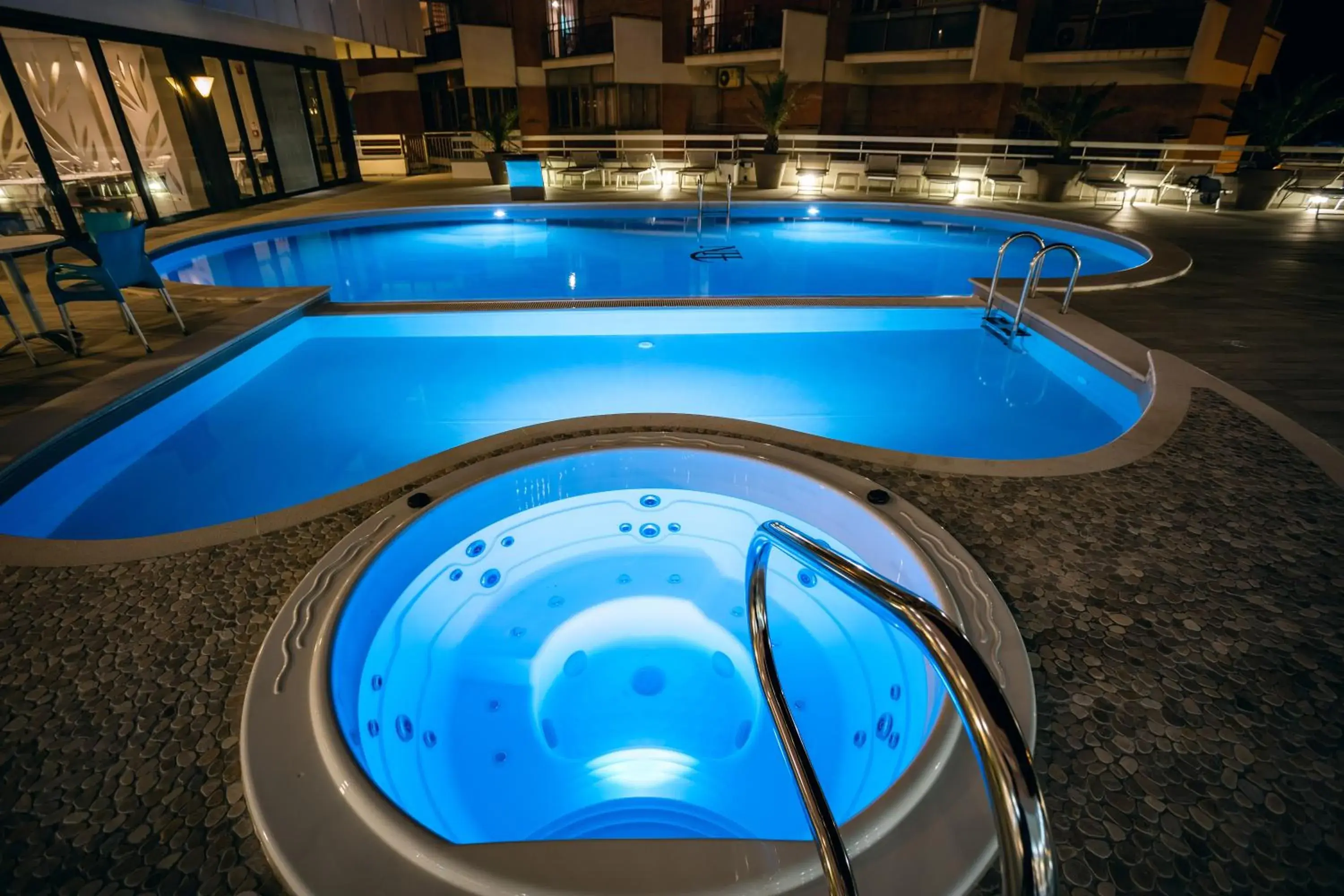 Swimming Pool in Waldorf Palace Hotel