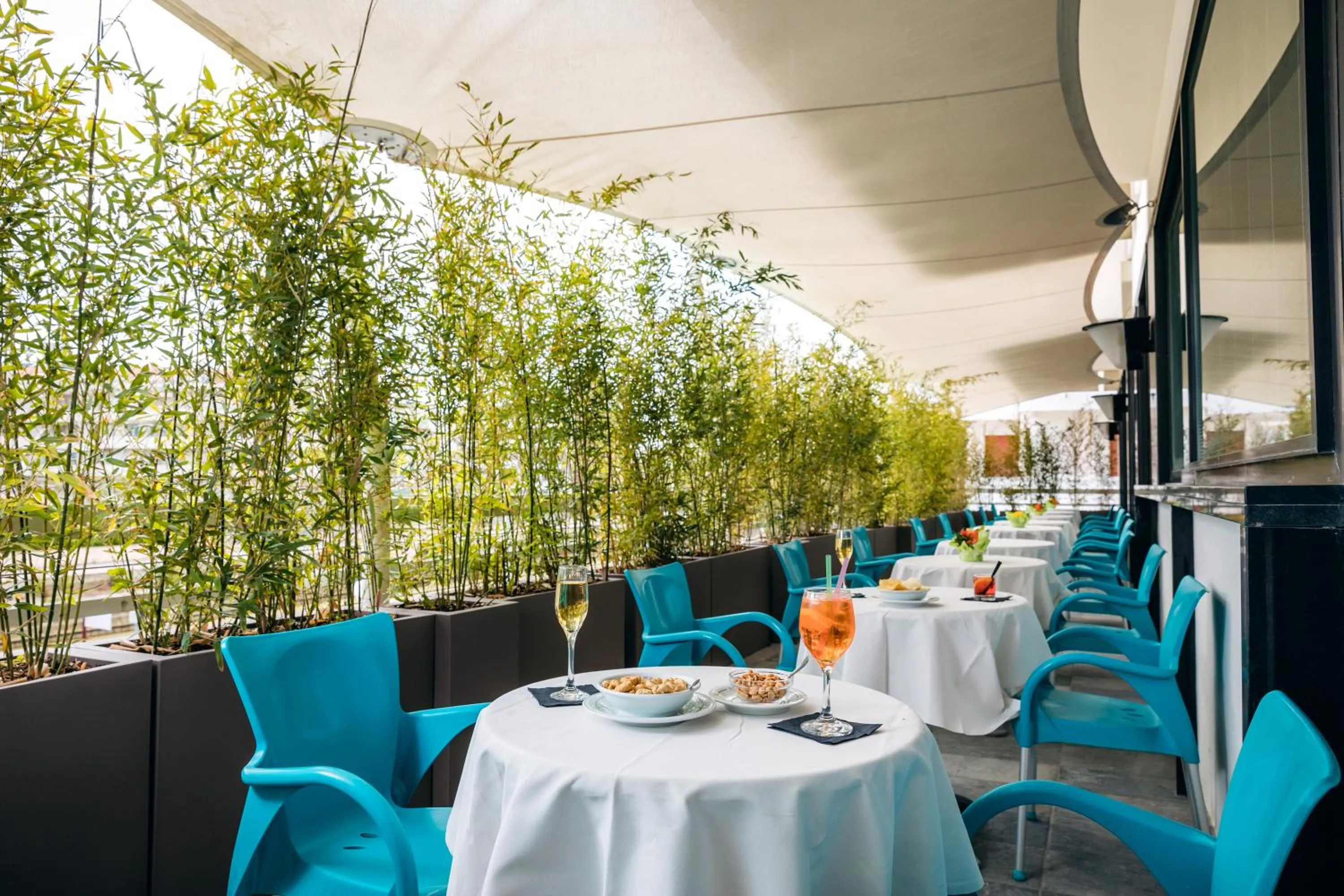 Restaurant/places to eat in Waldorf Palace Hotel