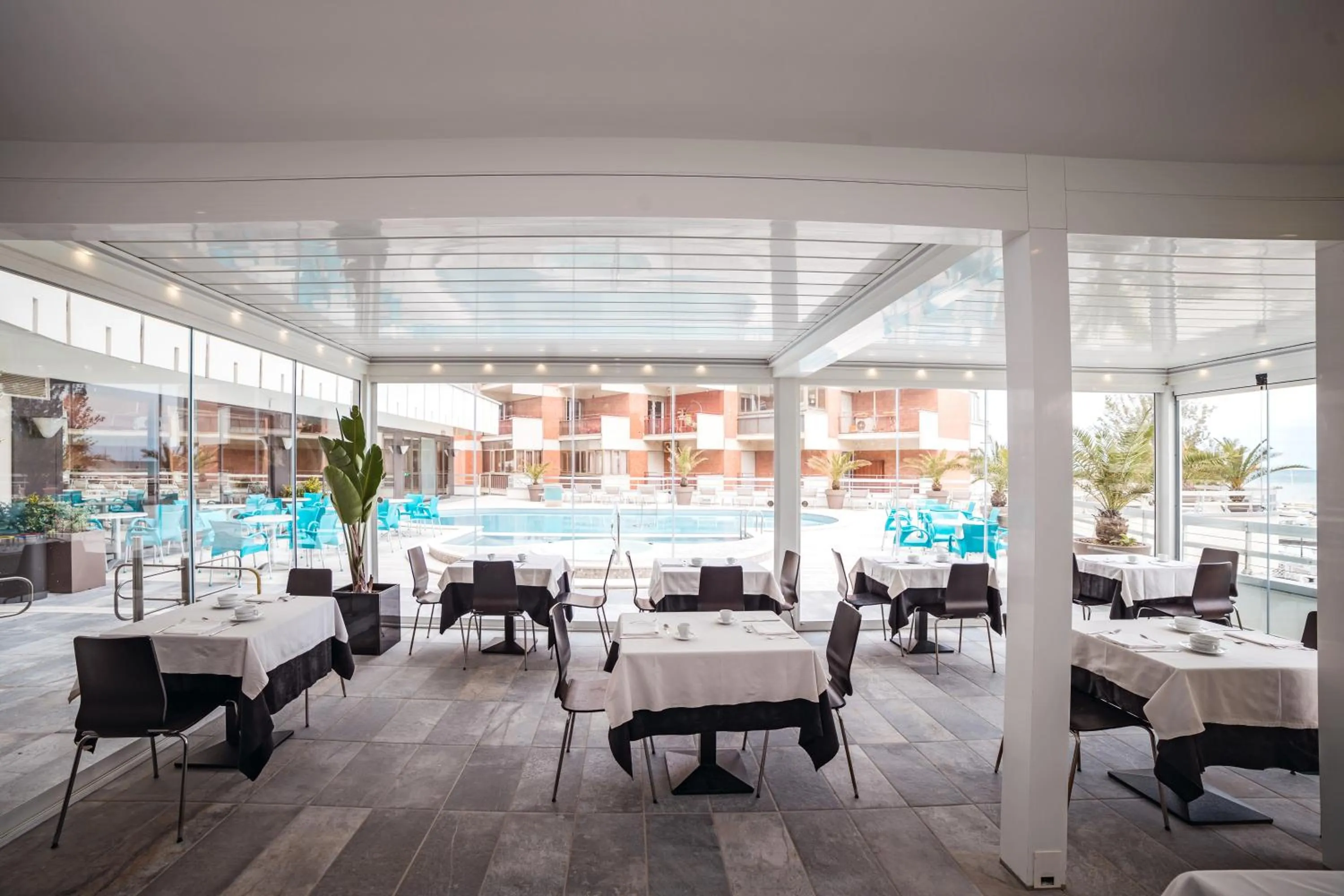 Restaurant/places to eat in Waldorf Palace Hotel