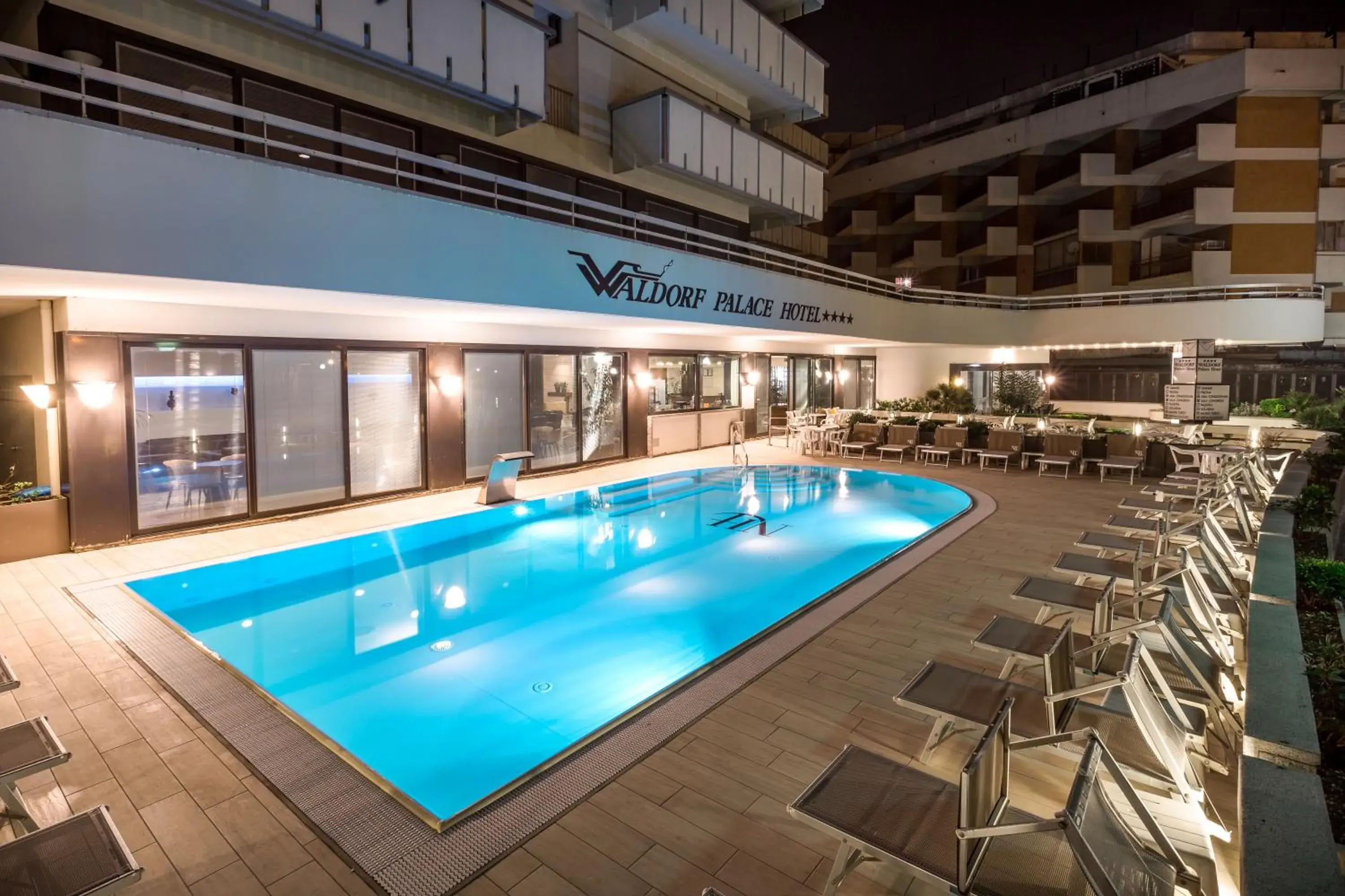 Swimming Pool in Waldorf Palace Hotel