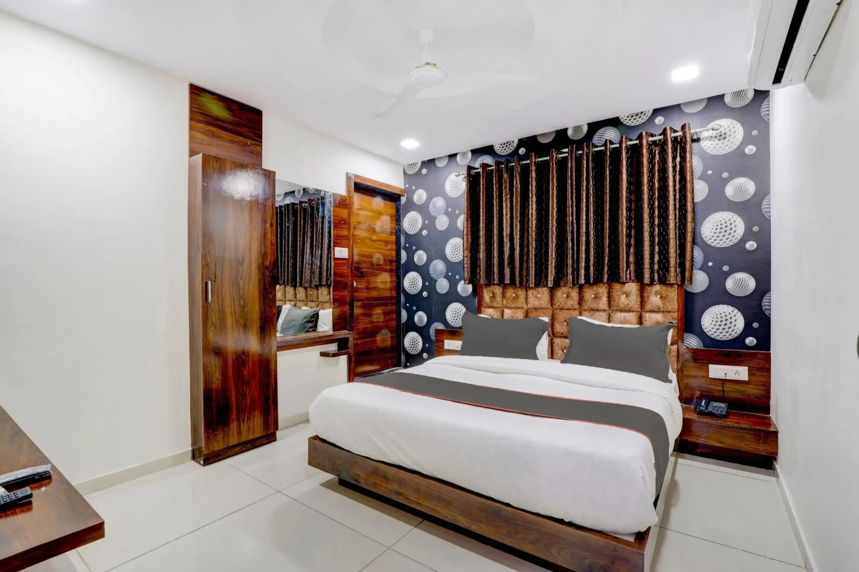 Bedroom, Bed in Collection O Lotus Gold Bedroom, Bed in Collection O Lotus Gold