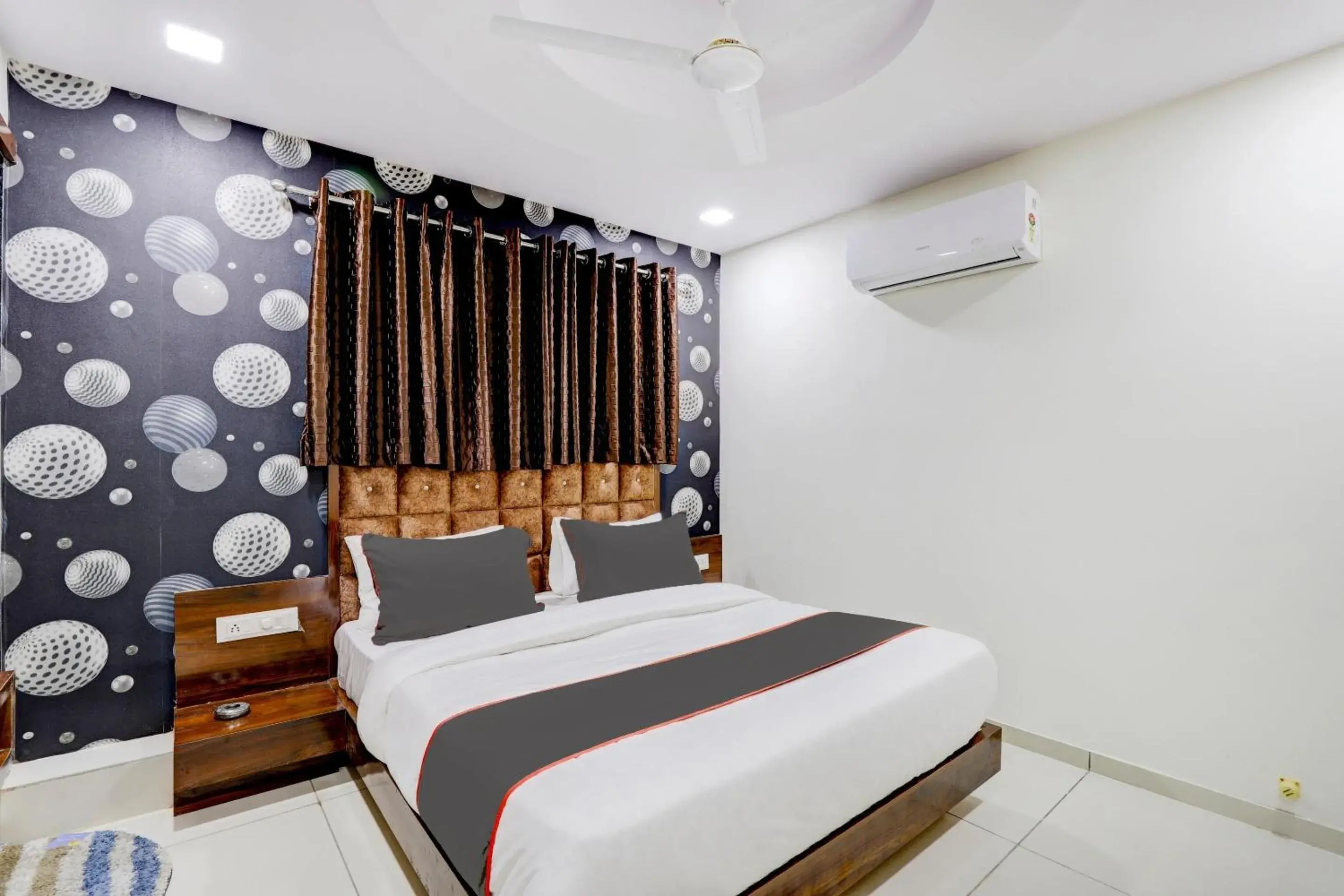 Bedroom, Bed in Collection O Lotus Gold Bedroom, Bed in Collection O Lotus Gold