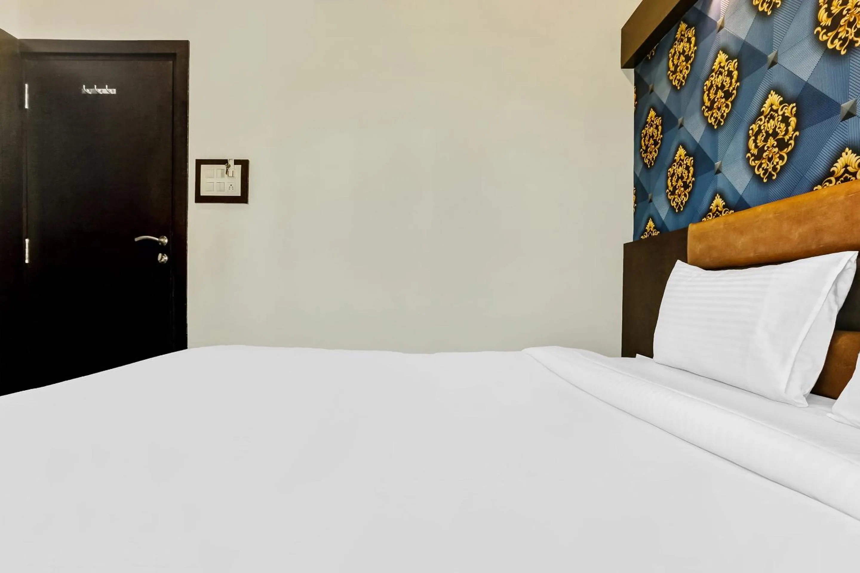 Bedroom, Bed in Capital O Geeta Palace