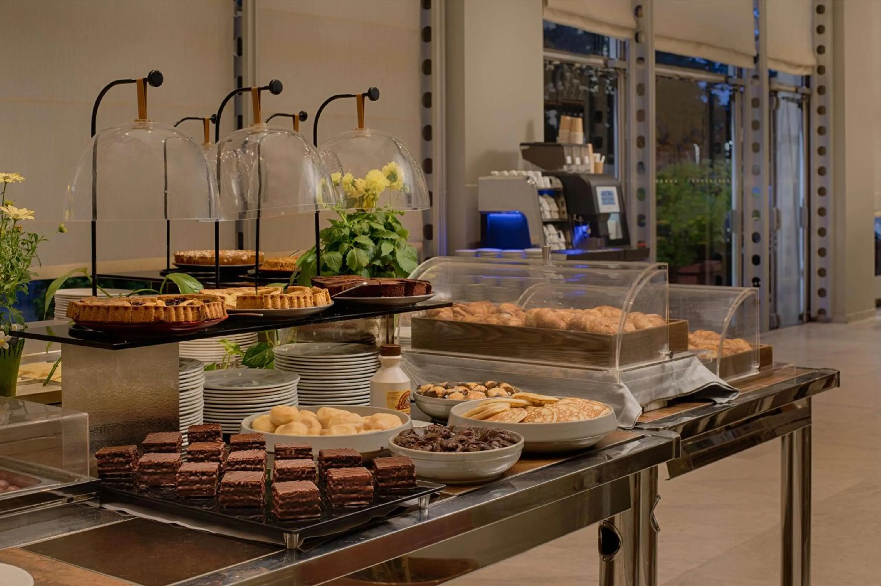 Restaurant/places to eat in NH Torino Lingotto Congress