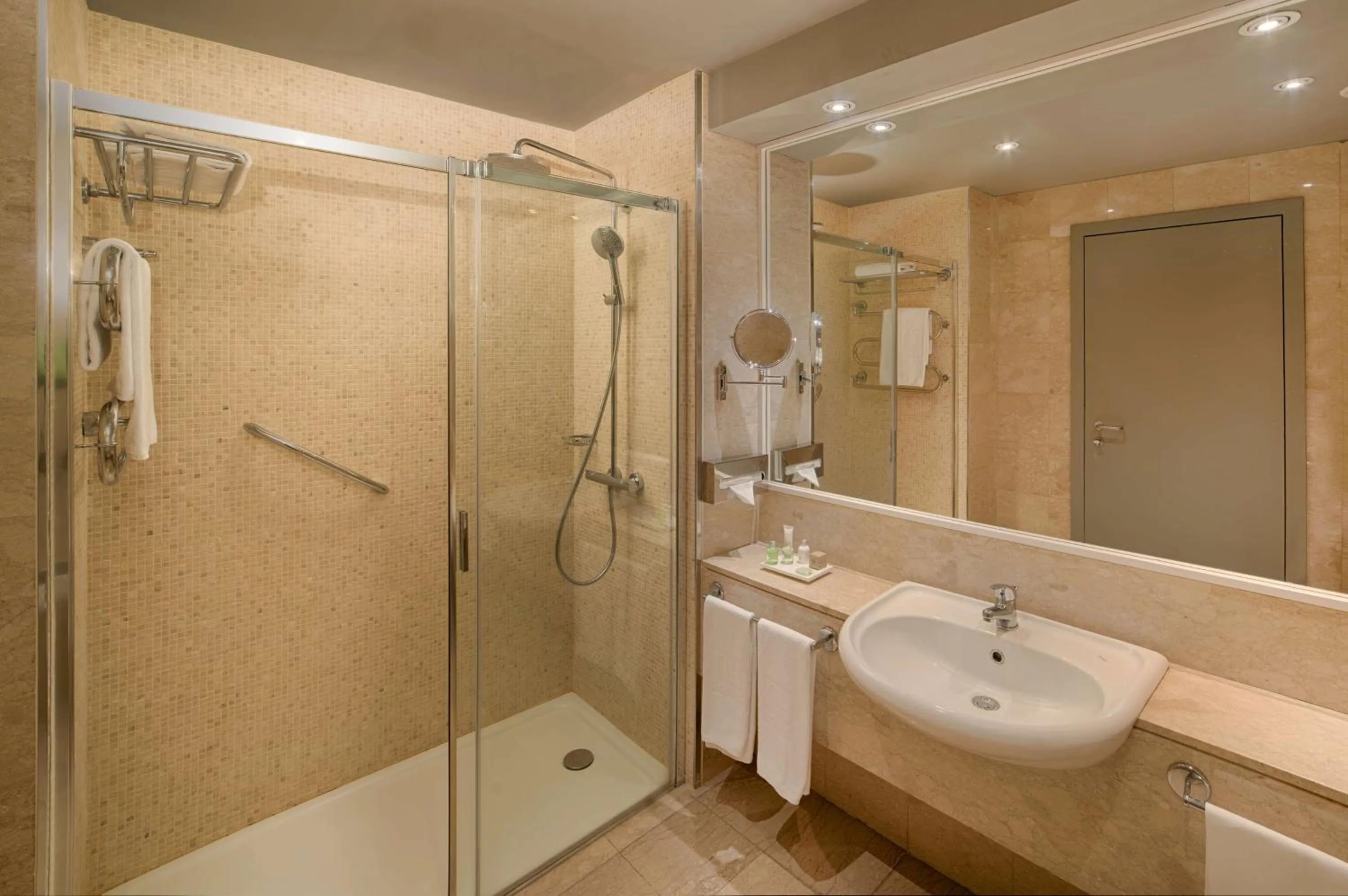 Bathroom in NH Torino Lingotto Congress