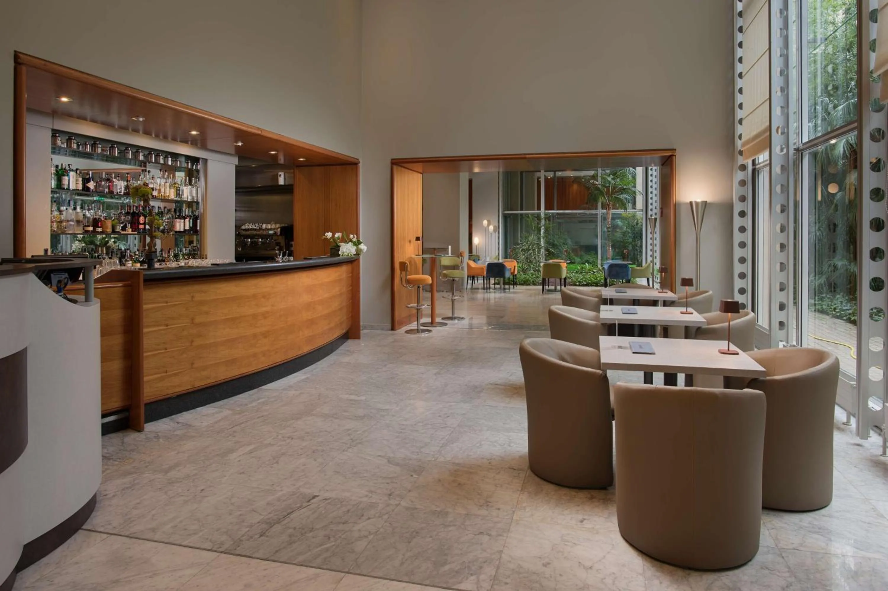 Lounge or bar in NH Torino Lingotto Congress