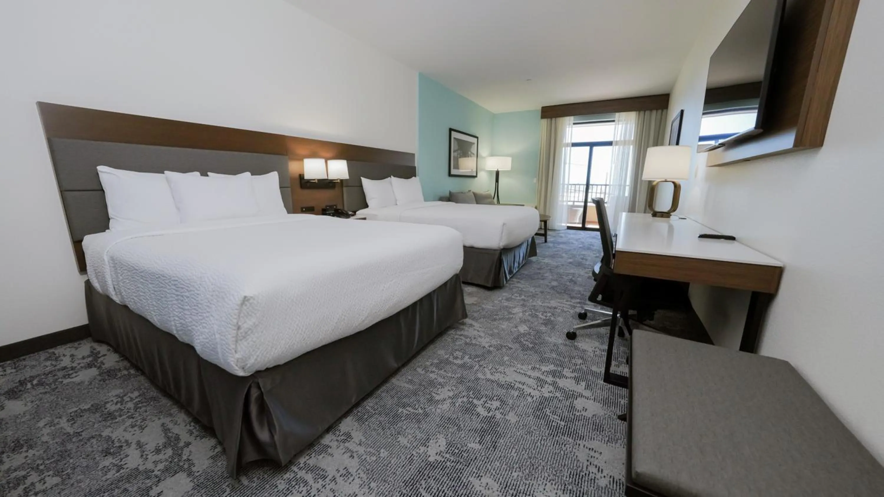 Bed in La Quinta Inn & Suites by Wyndham Santa Cruz