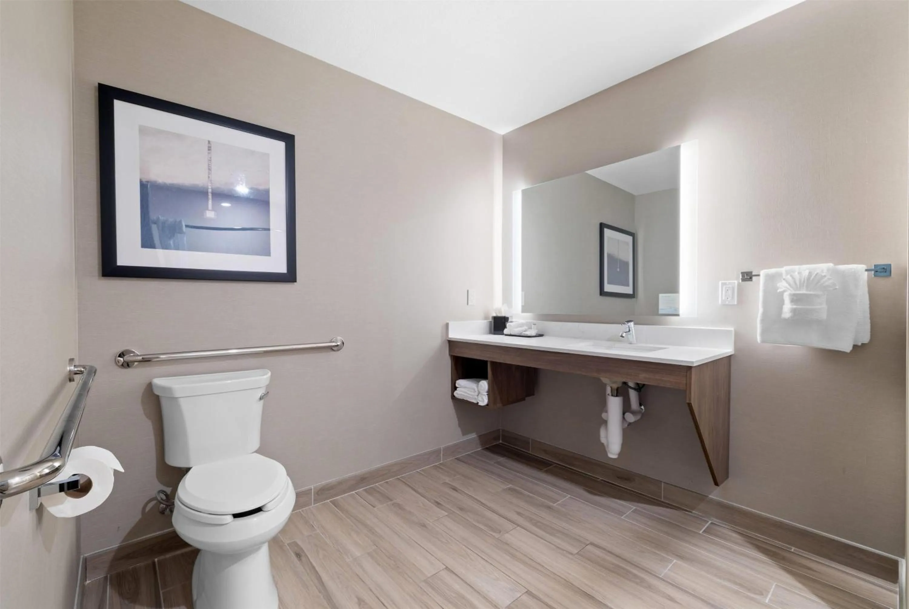 Photo of the whole room in La Quinta Inn & Suites by Wyndham Santa Cruz