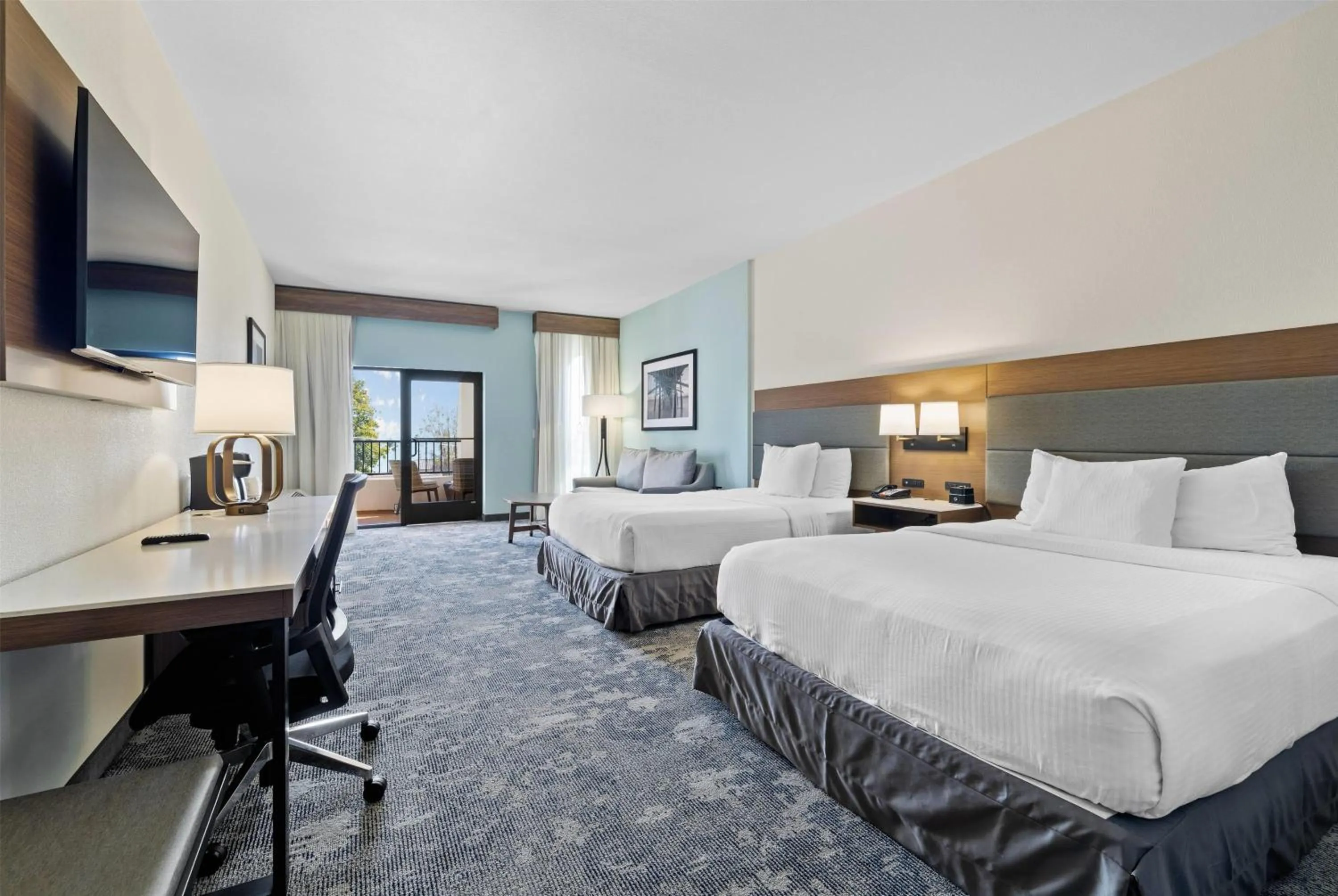 Photo of the whole room, Bed in La Quinta Inn & Suites by Wyndham Santa Cruz