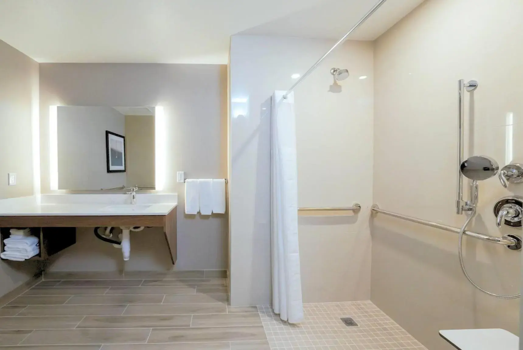 Photo of the whole room in La Quinta Inn & Suites by Wyndham Santa Cruz Photo of the whole room in La Quinta Inn & Suites by Wyndham Santa Cruz