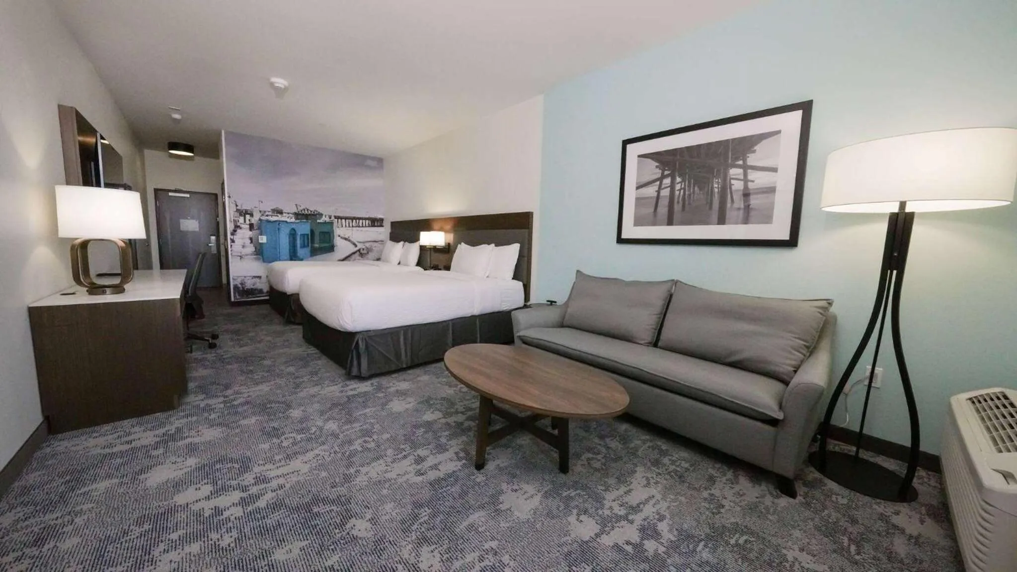 Photo of the whole room, Bed in La Quinta Inn & Suites by Wyndham Santa Cruz
