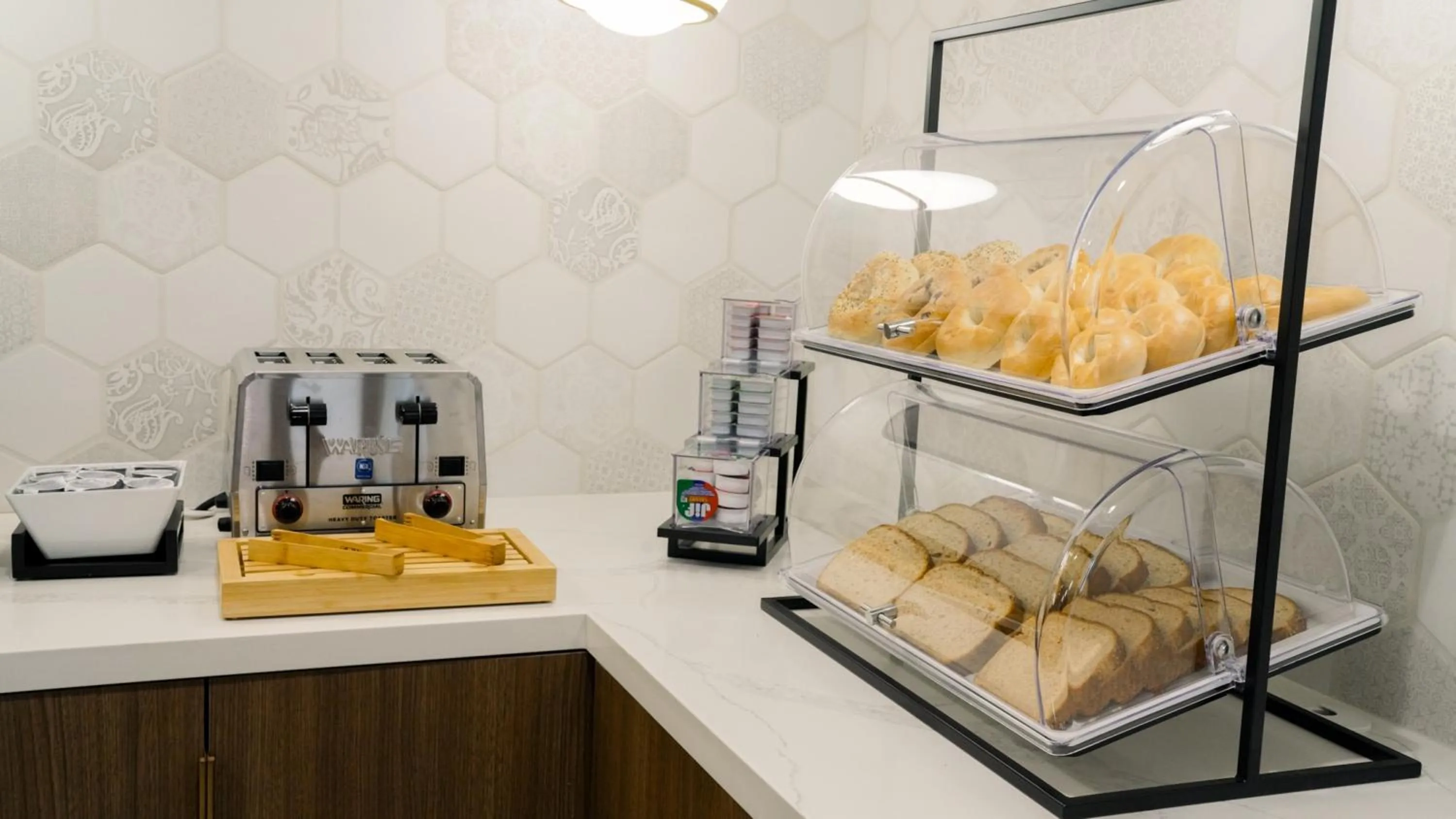 Food and drinks in La Quinta Inn & Suites by Wyndham Santa Cruz