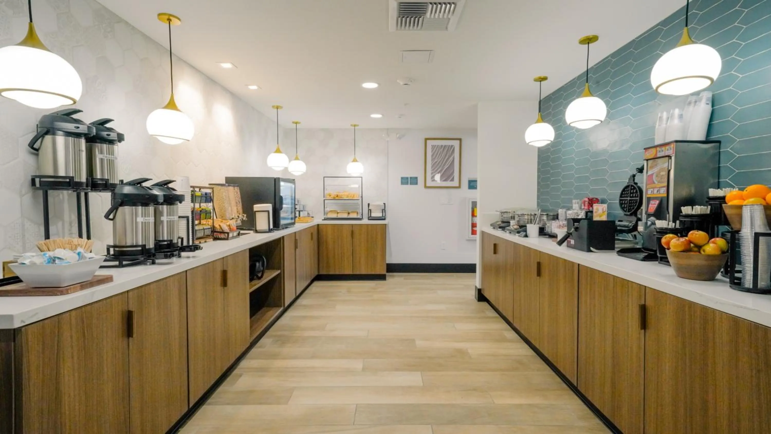 Food and drinks in La Quinta Inn & Suites by Wyndham Santa Cruz