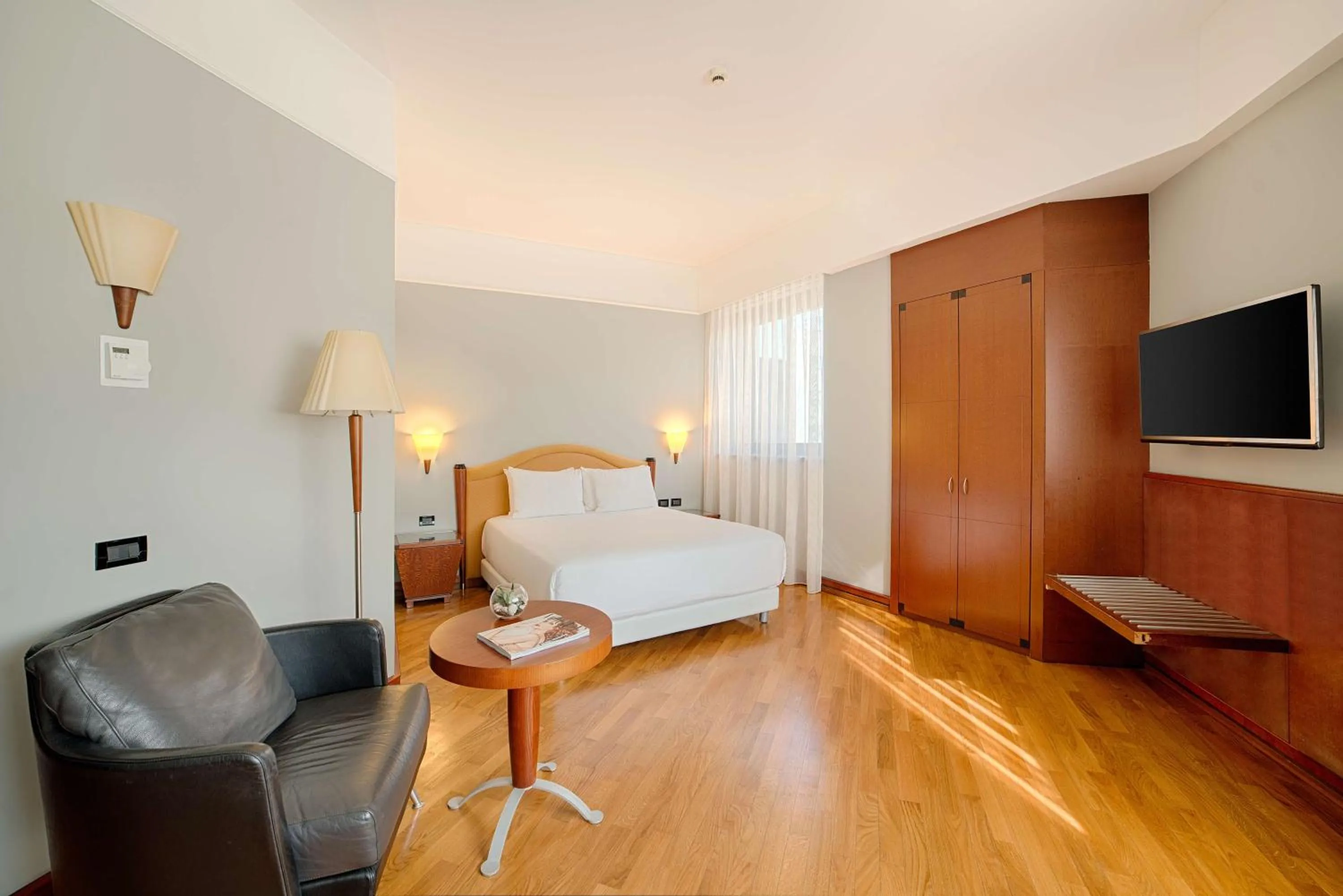 Photo of the whole room, Bed in NH Milano Machiavelli