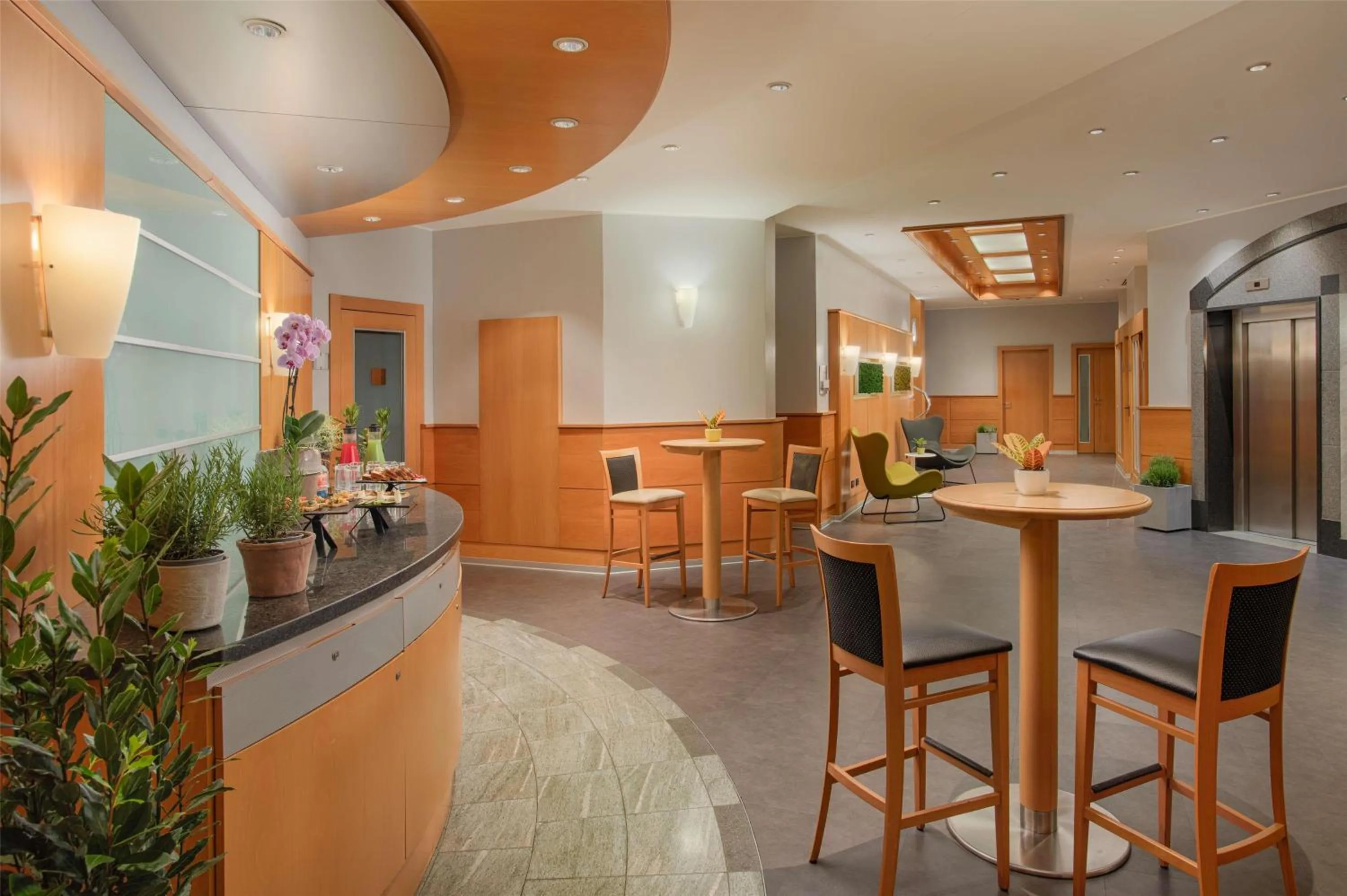 Lounge or bar in NH Milano Machiavelli