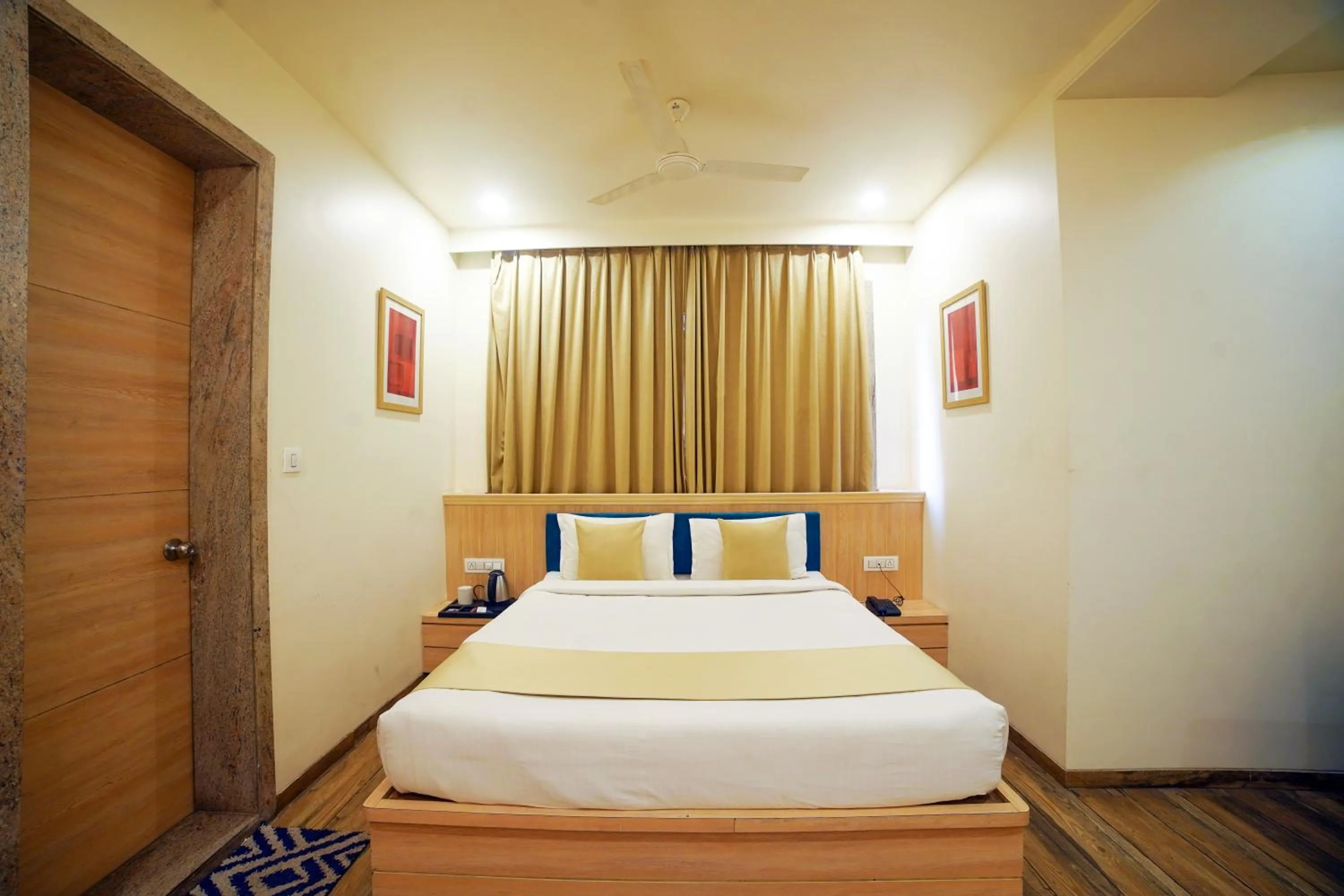 Bed in Hotel Centre Park Bhopal