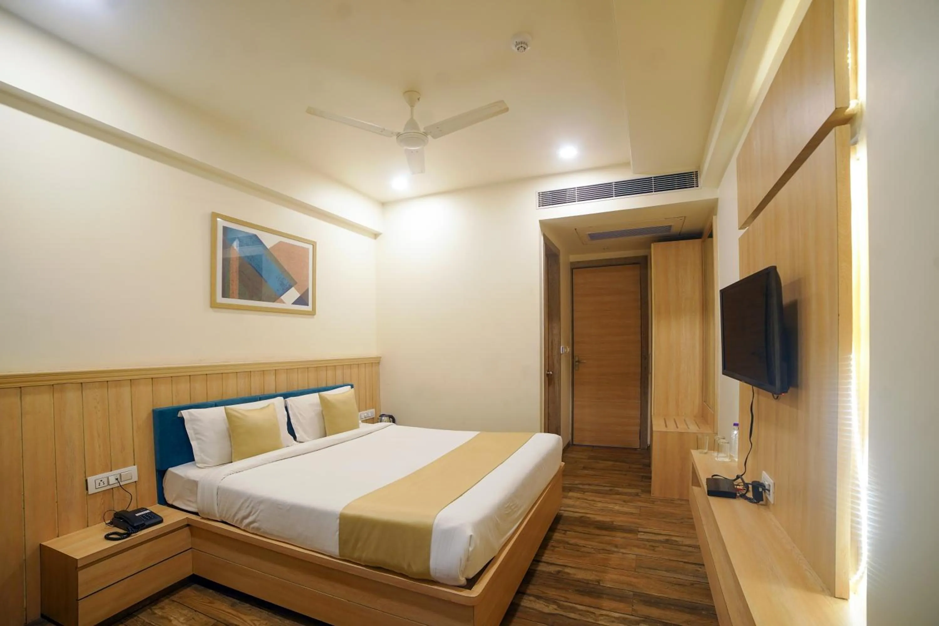 Photo of the whole room, Bed in Hotel Centre Park Bhopal
