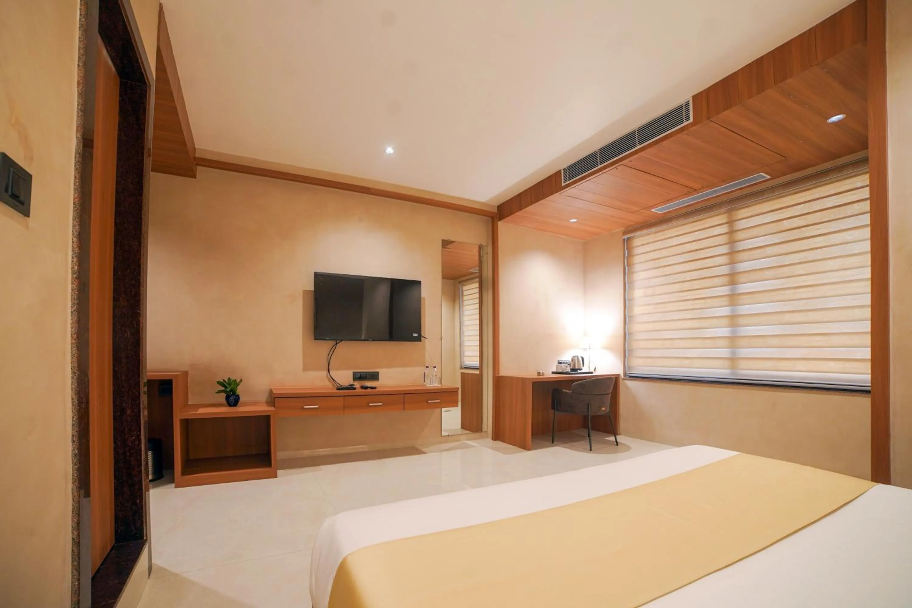 Photo of the whole room, Bed in Hotel Centre Park Bhopal