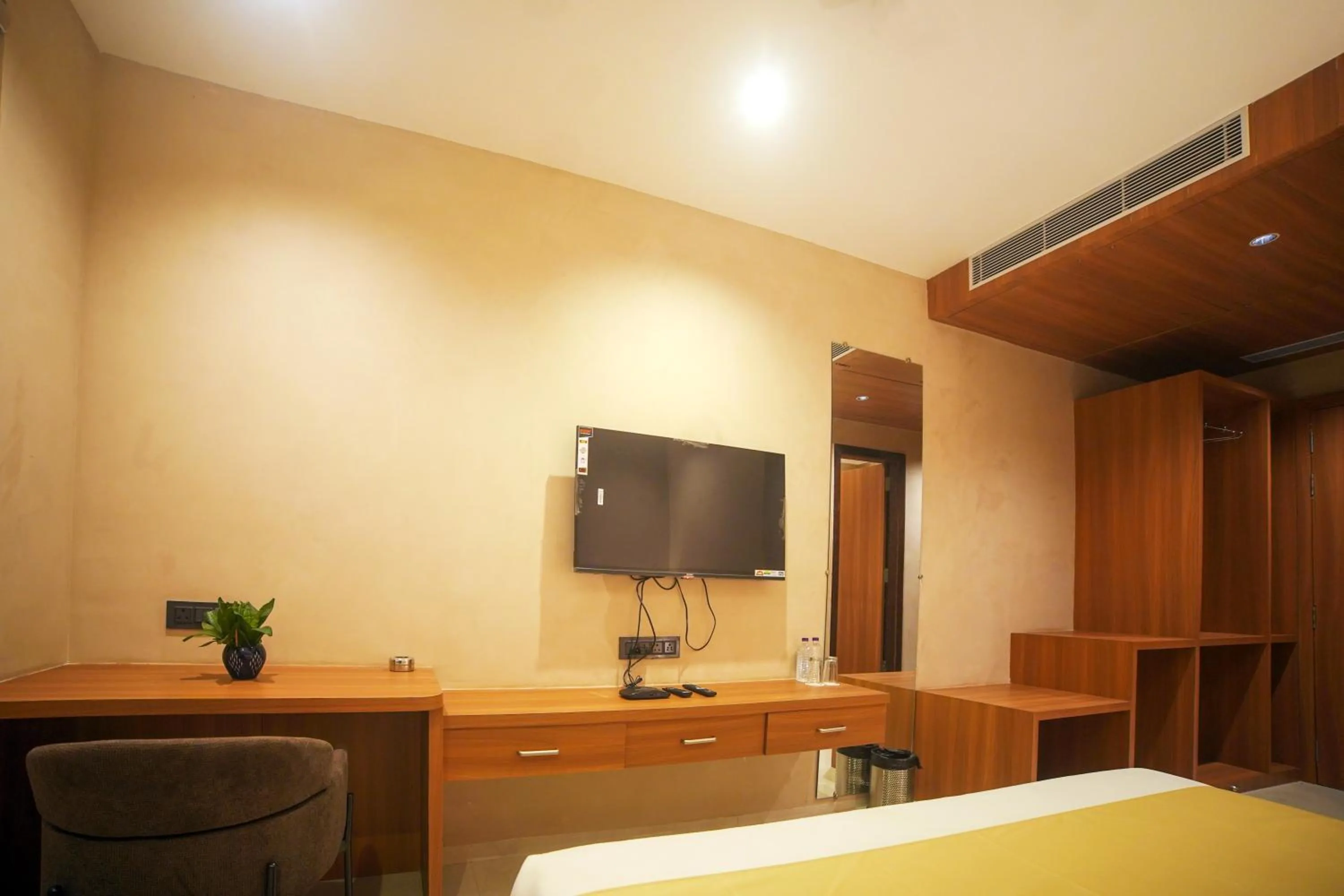 Bedroom, Bed in Hotel Centre Park Bhopal