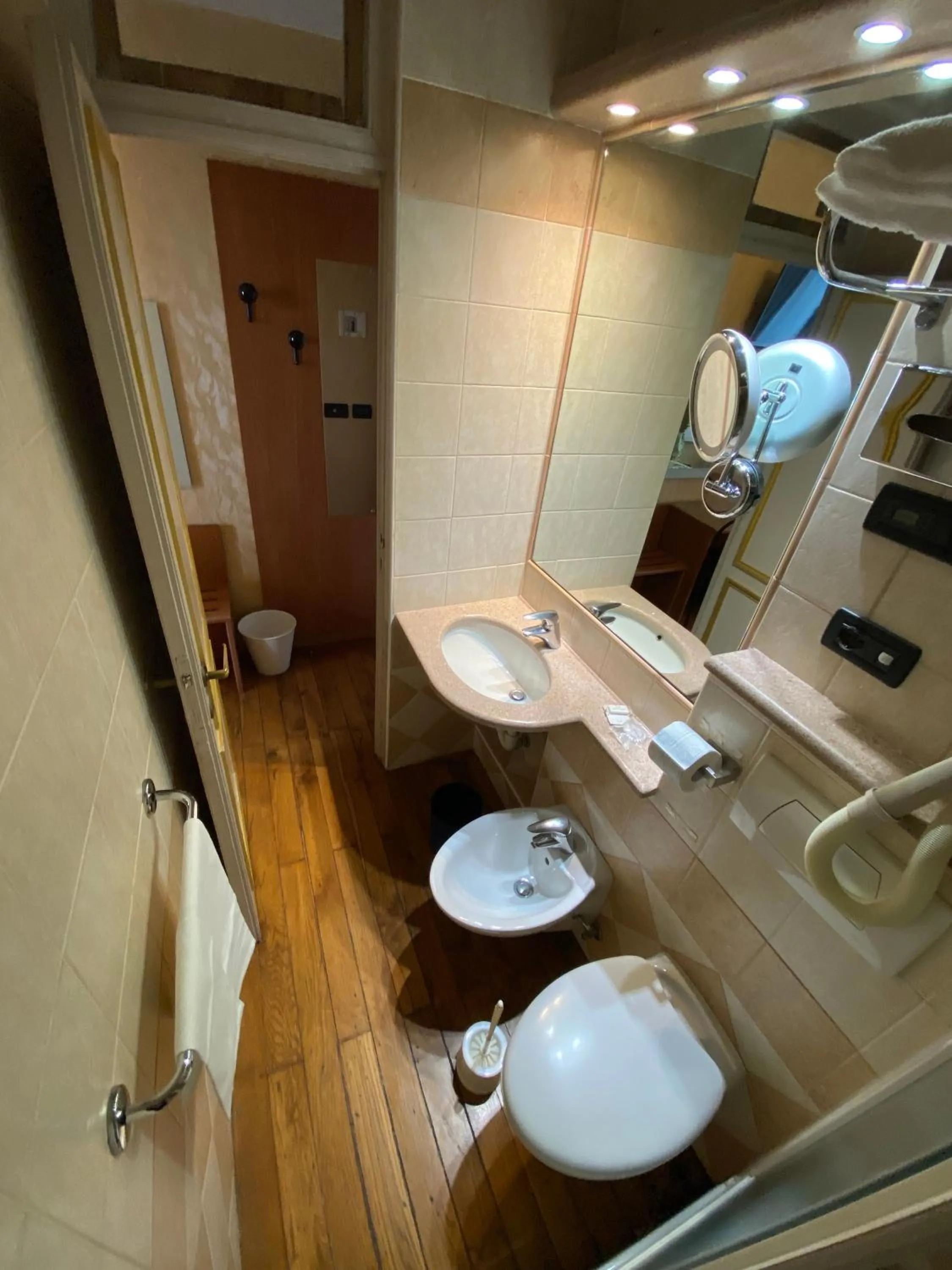 Bathroom in Artua'&Solferino