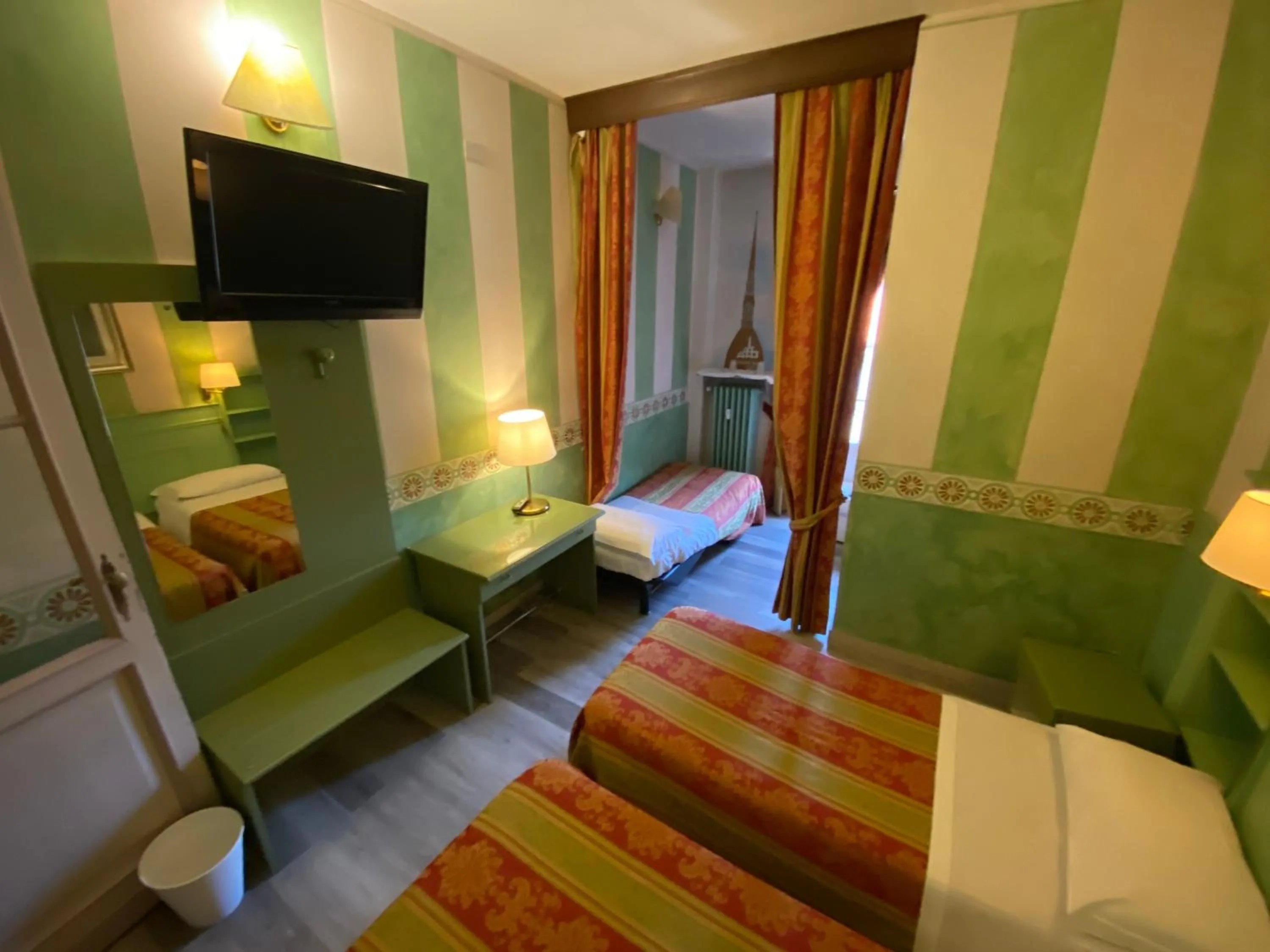 Bedroom, Bed in Artua'&Solferino