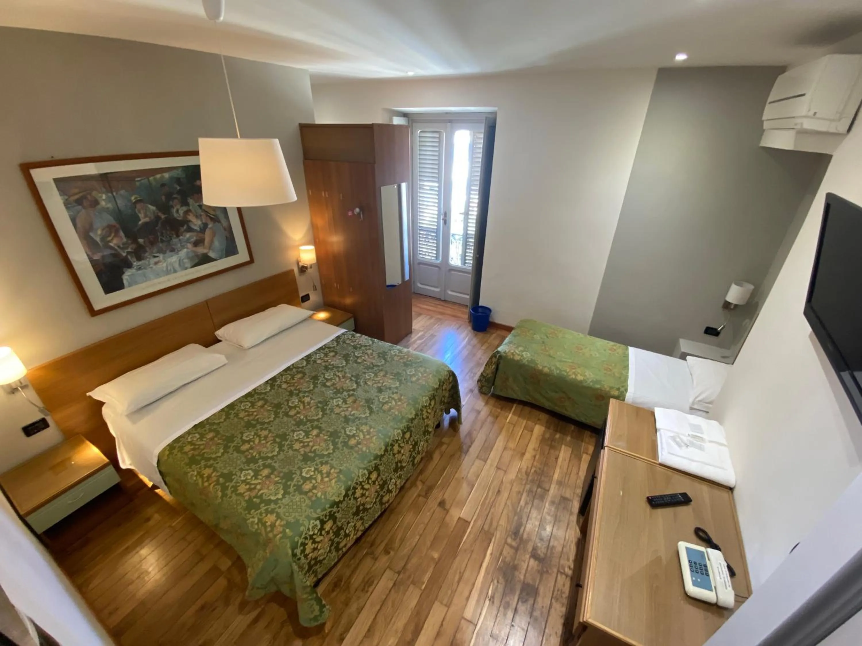 Bedroom, Bed in Artua'&Solferino