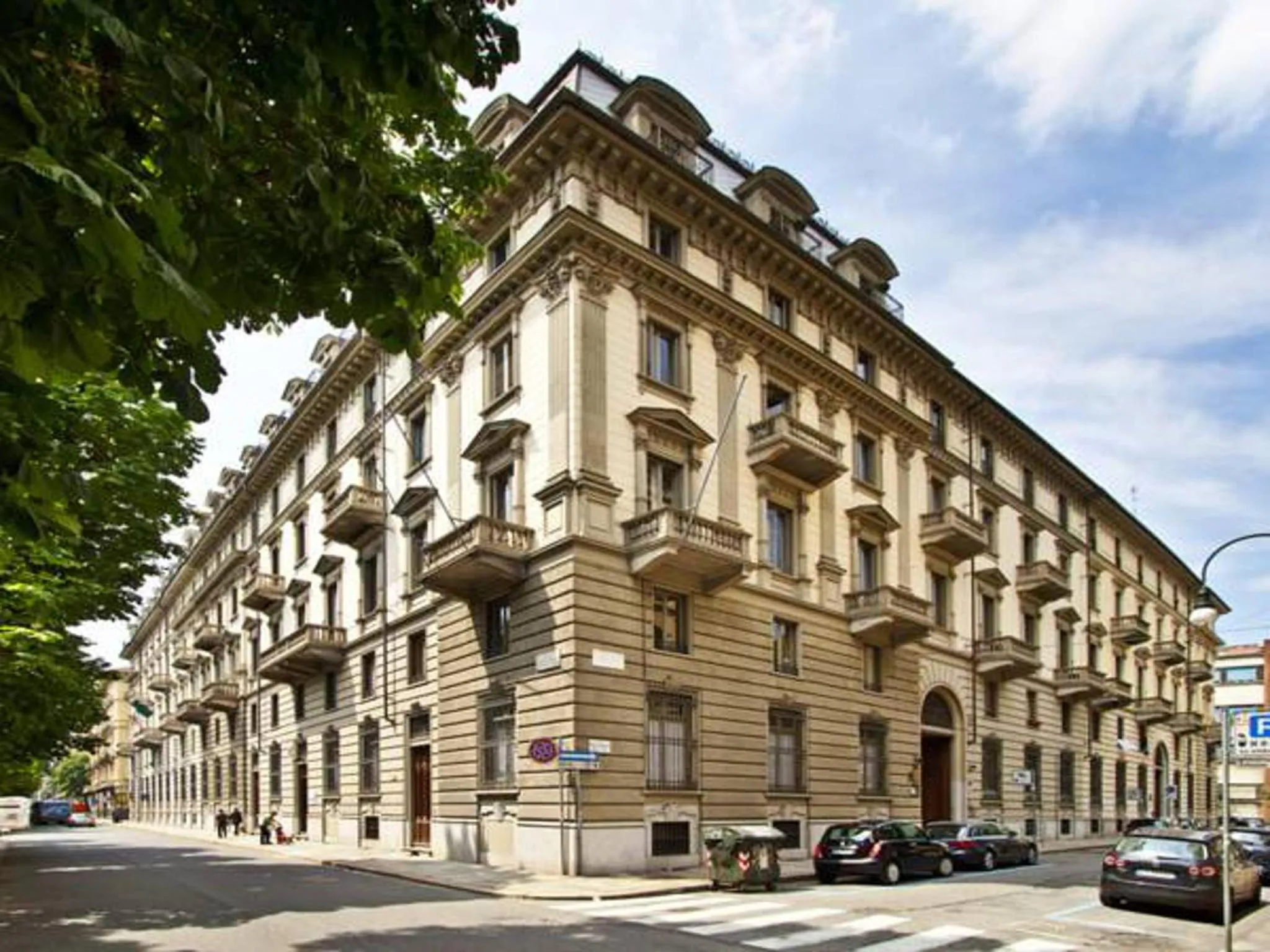 Facade/entrance in Artua'&Solferino