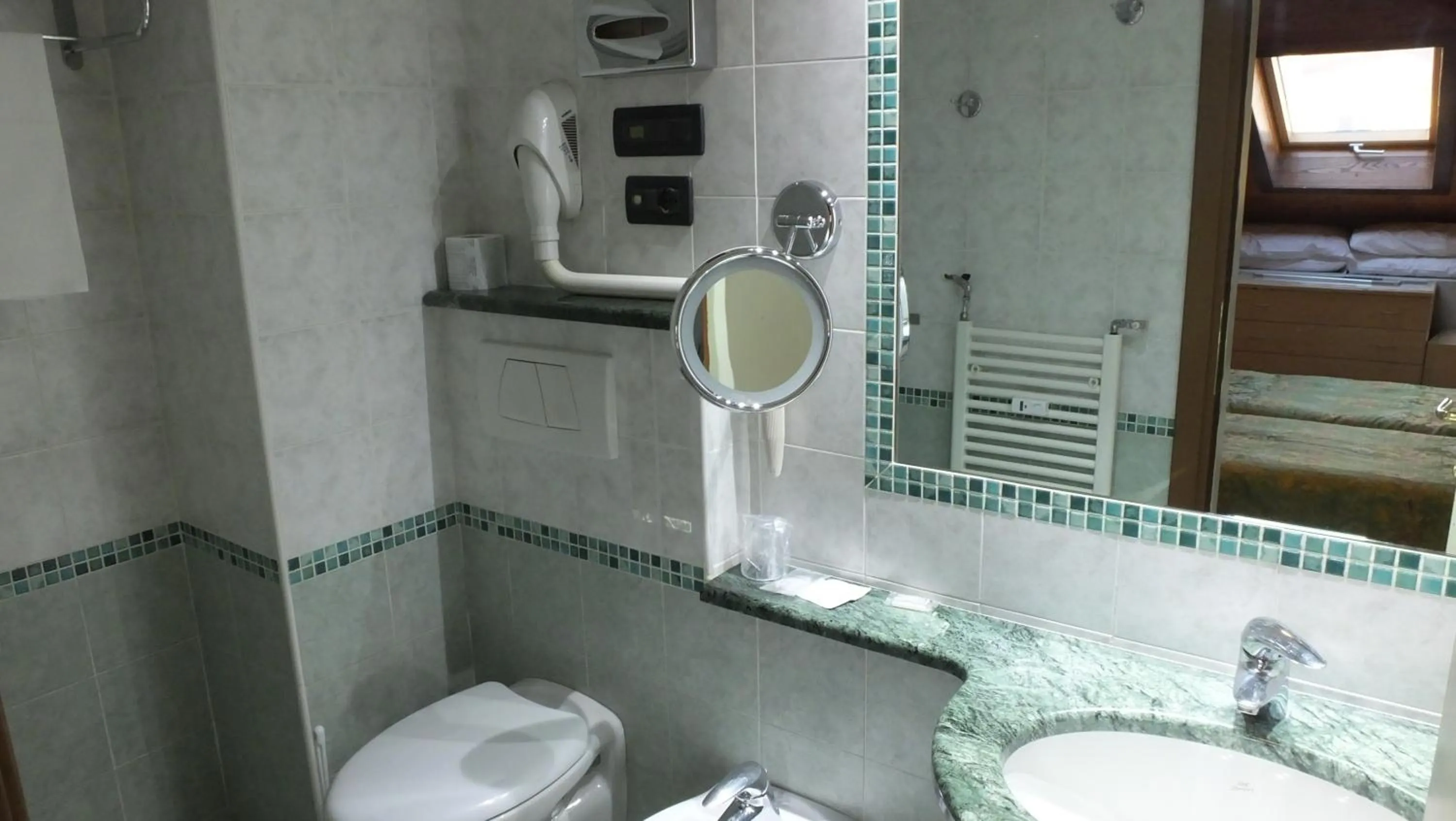 Bathroom in Artua'&Solferino