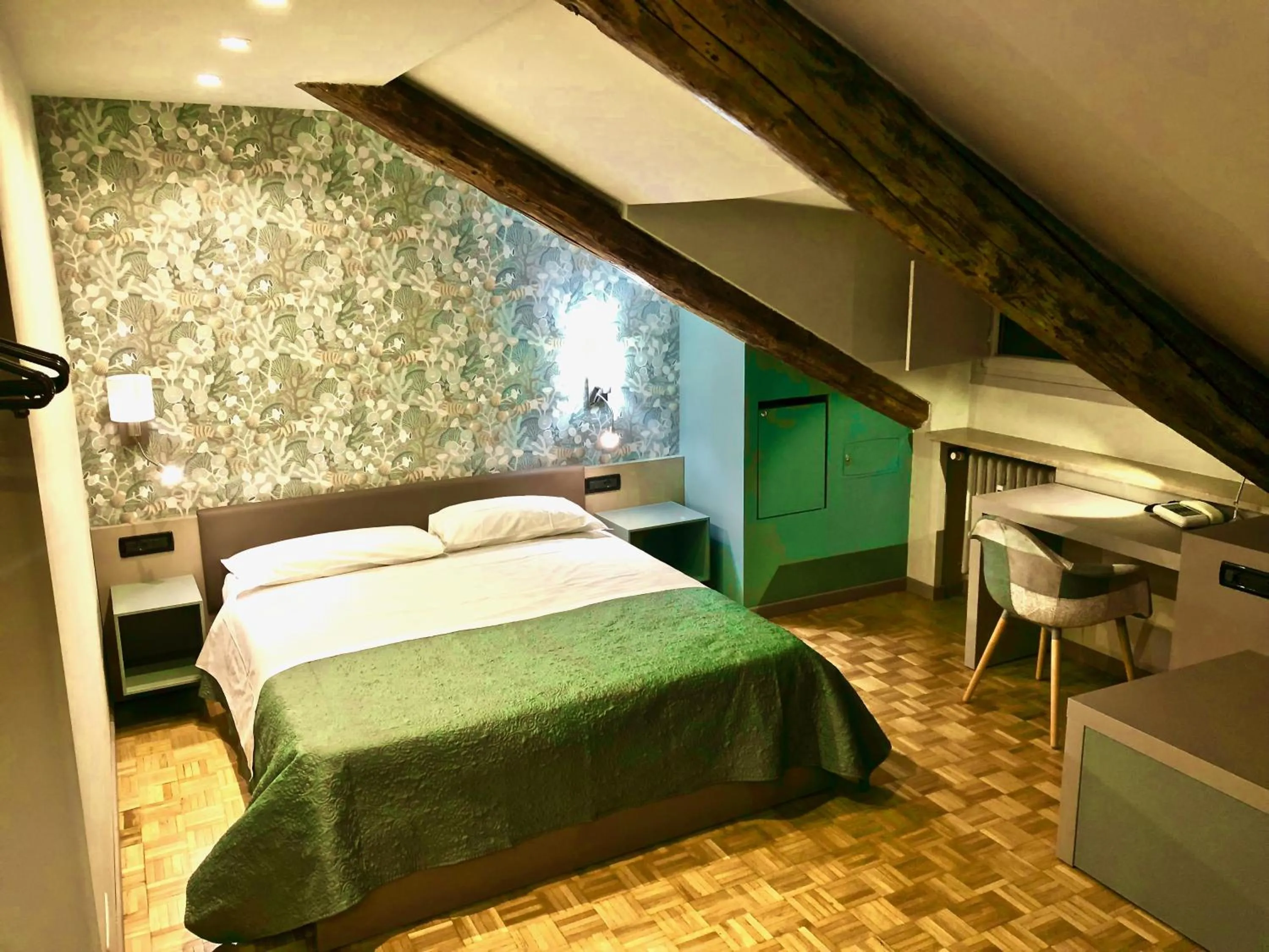 Photo of the whole room, Bed in Artua'&Solferino