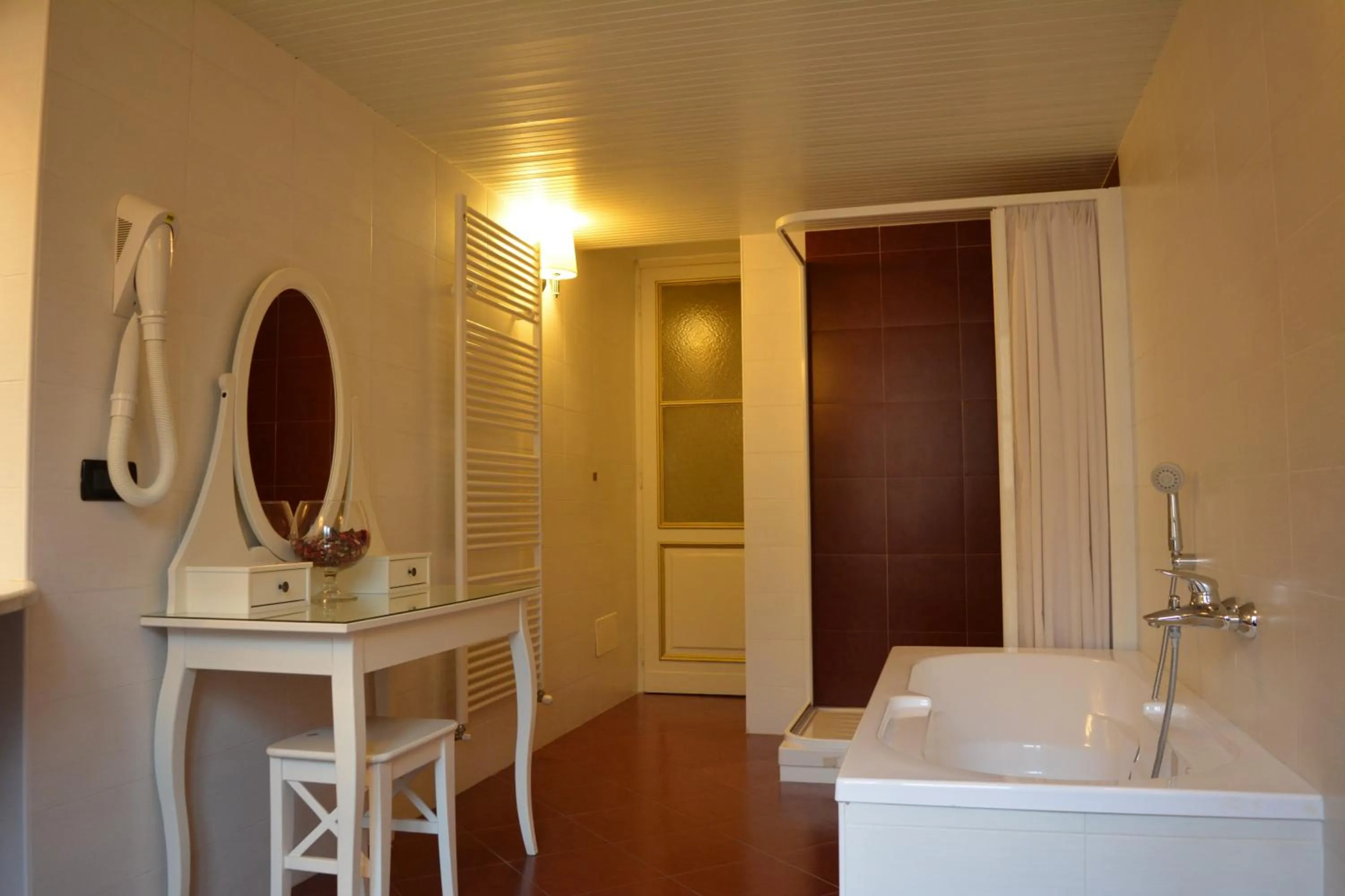 Photo of the whole room in Artua'&Solferino