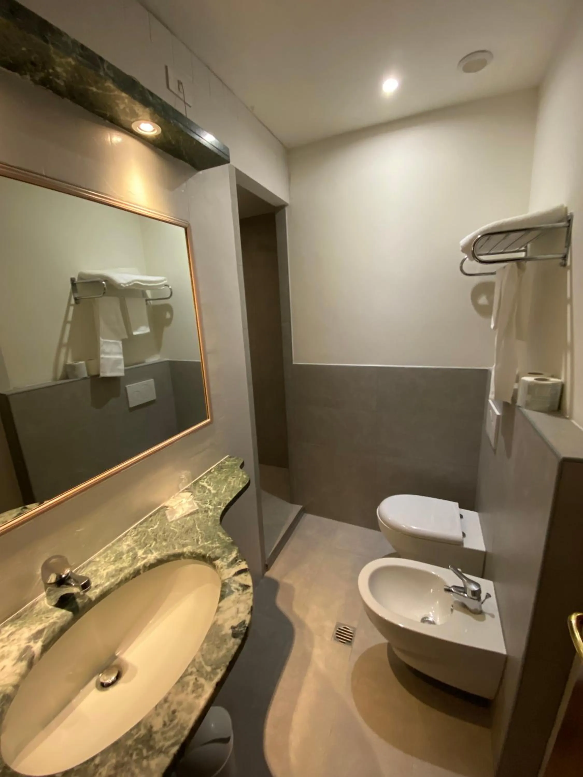 Bathroom in Artua'&Solferino