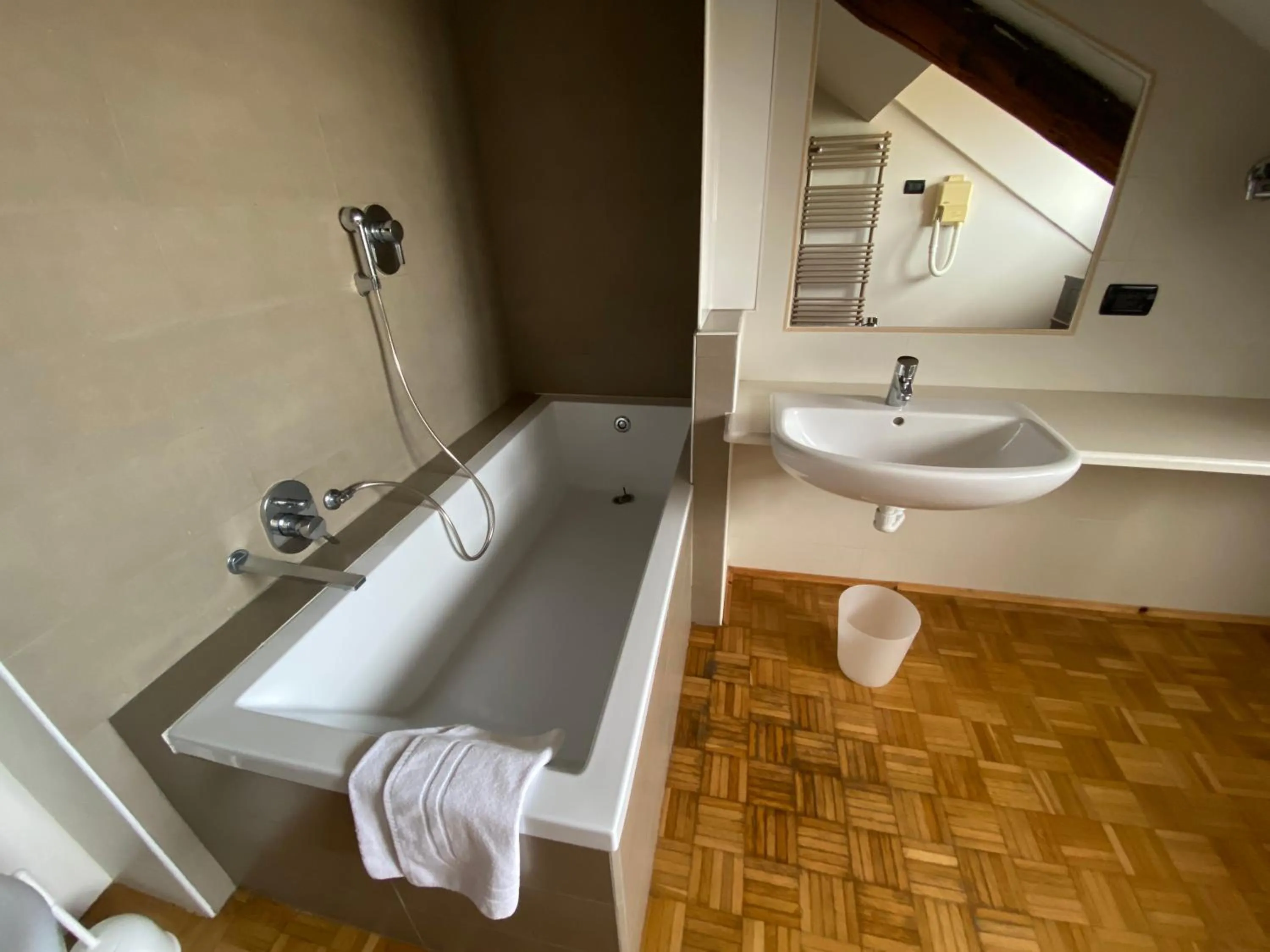 Bathroom in Artua'&Solferino