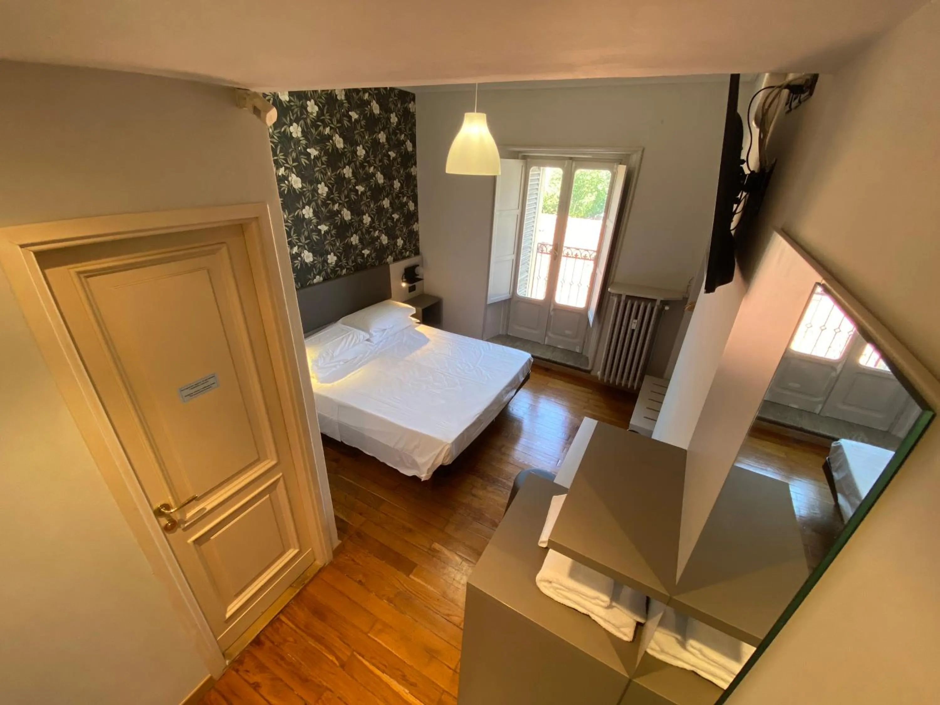 Bedroom, Bed in Artua'&Solferino