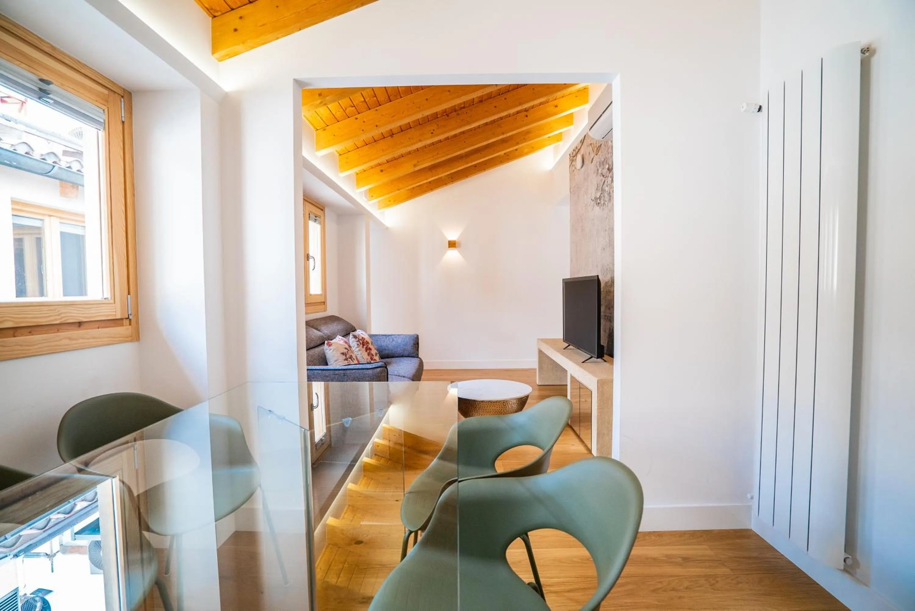 Seating area in Smartr Madrid Gran Via Apartments