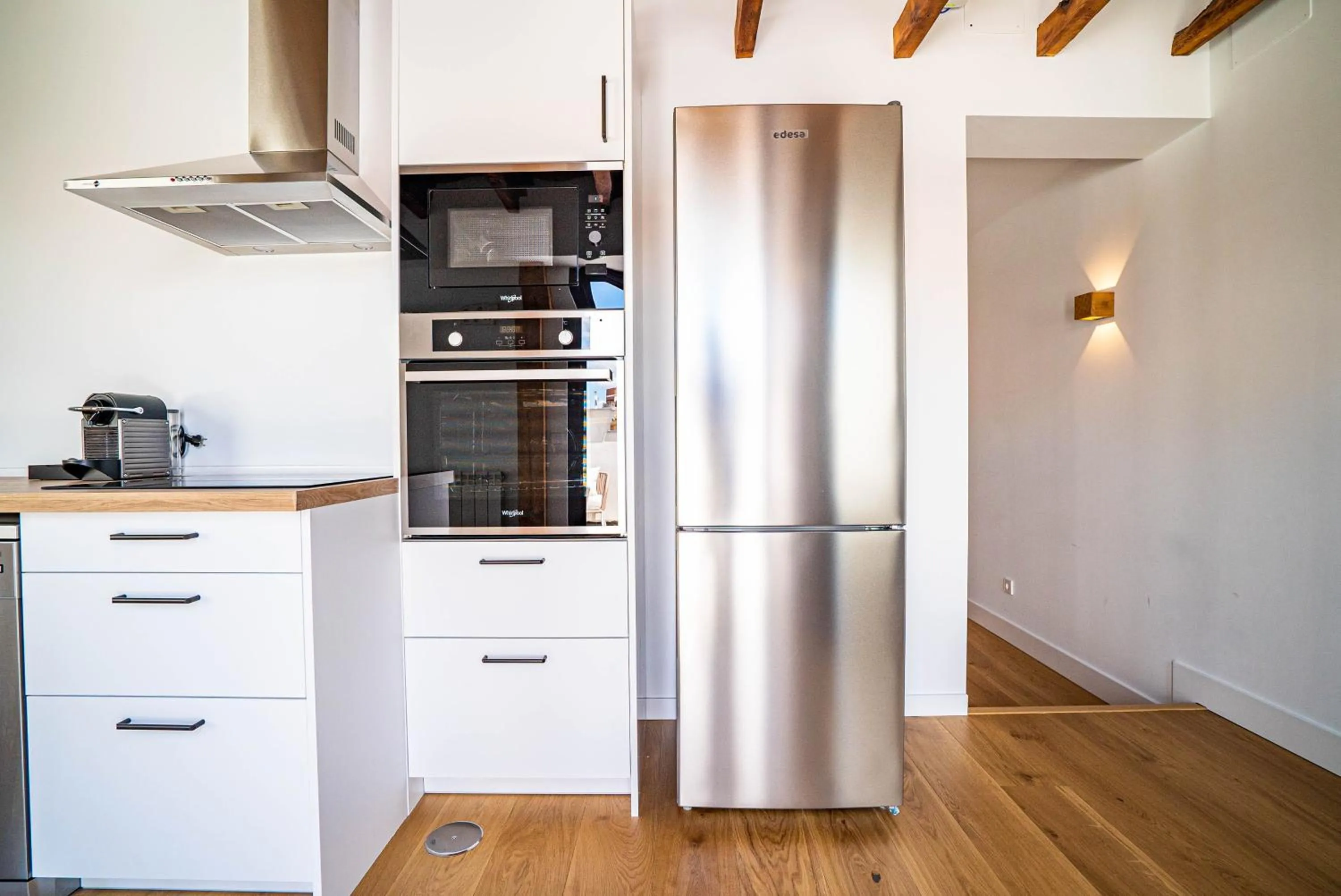 Kitchen or kitchenette in Smartr Madrid Gran Via Apartments