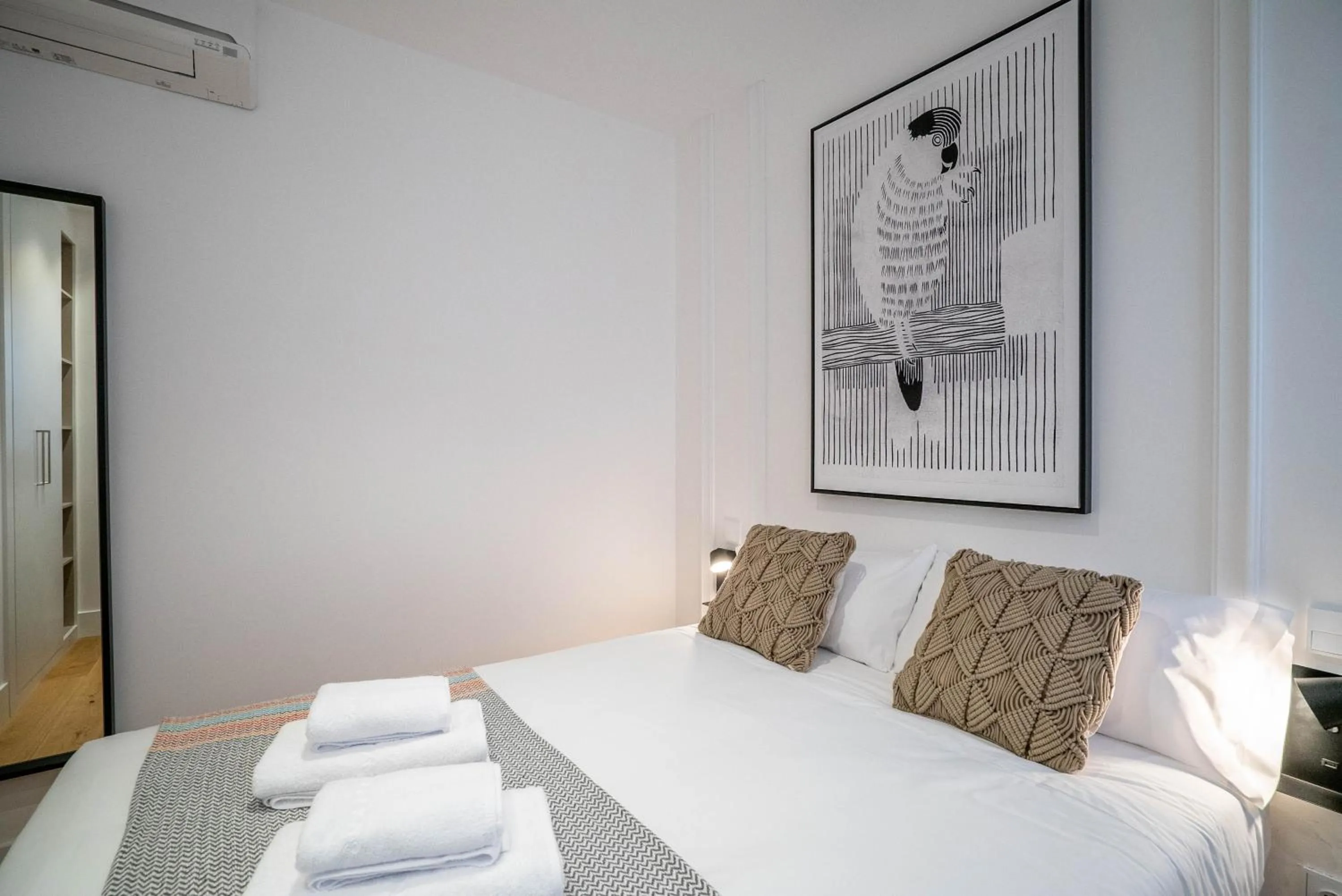 Bed in Smartr Madrid Gran Via Apartments
