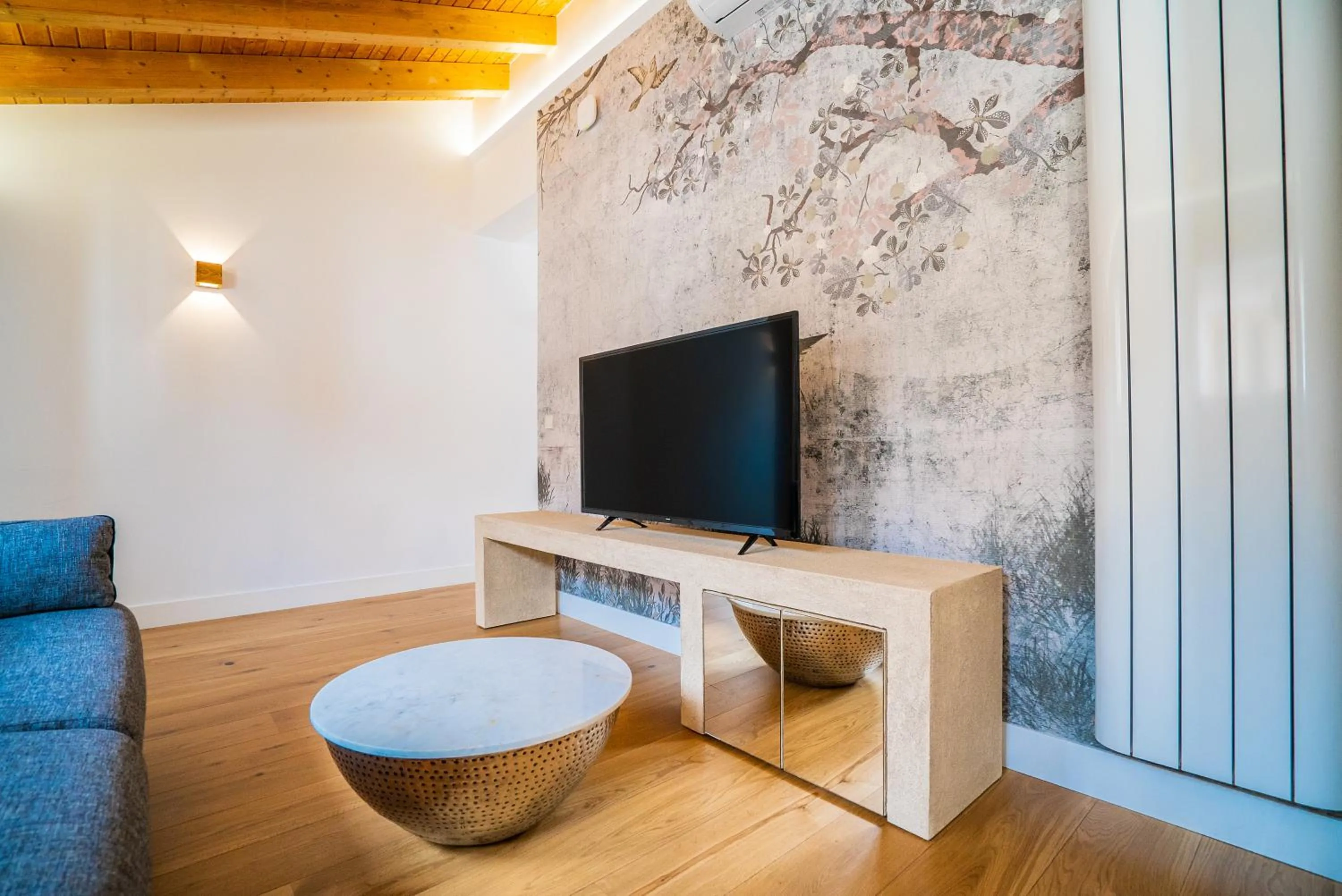 TV and multimedia in Smartr Madrid Gran Via Apartments