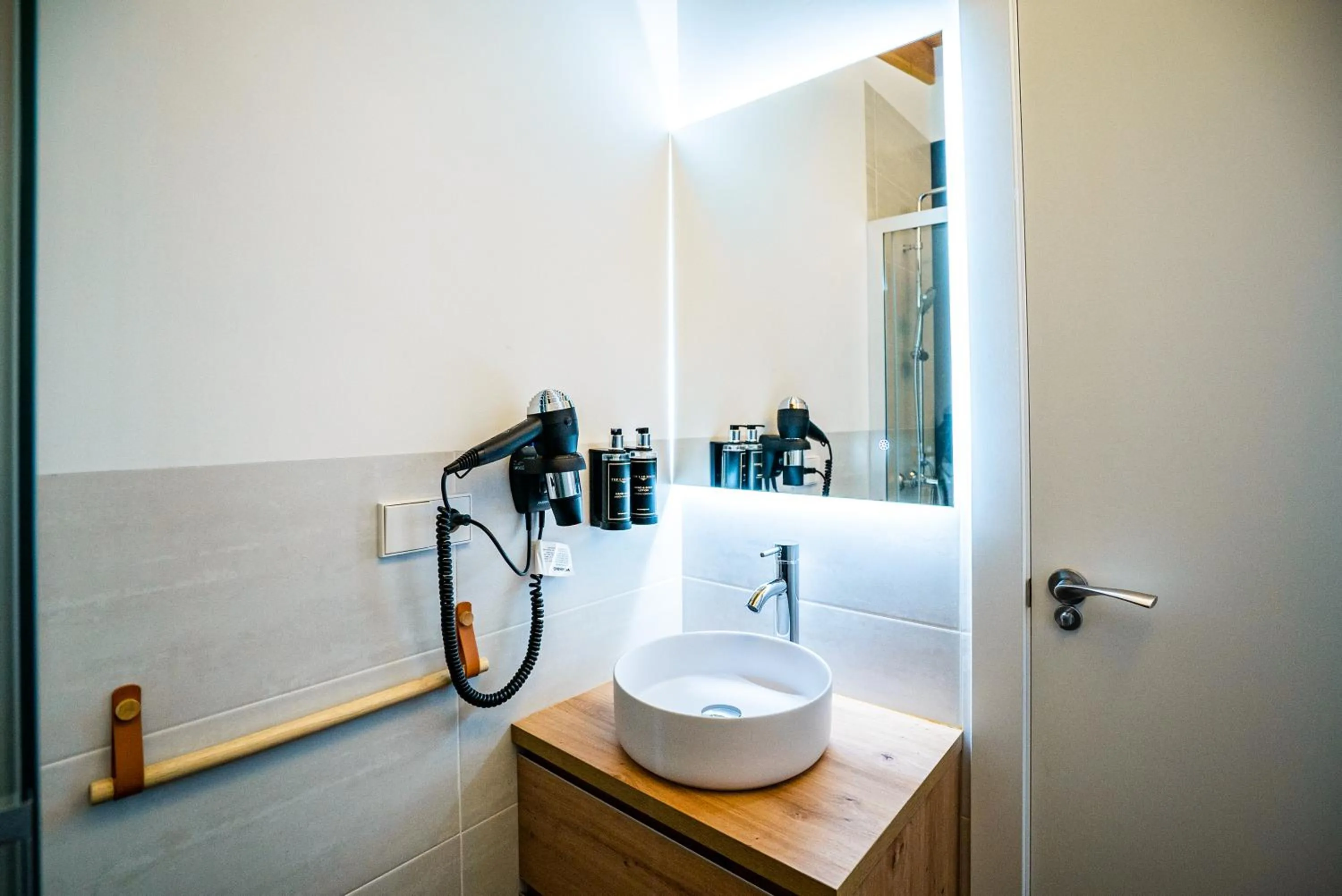 Shower in Smartr Madrid Gran Via Apartments