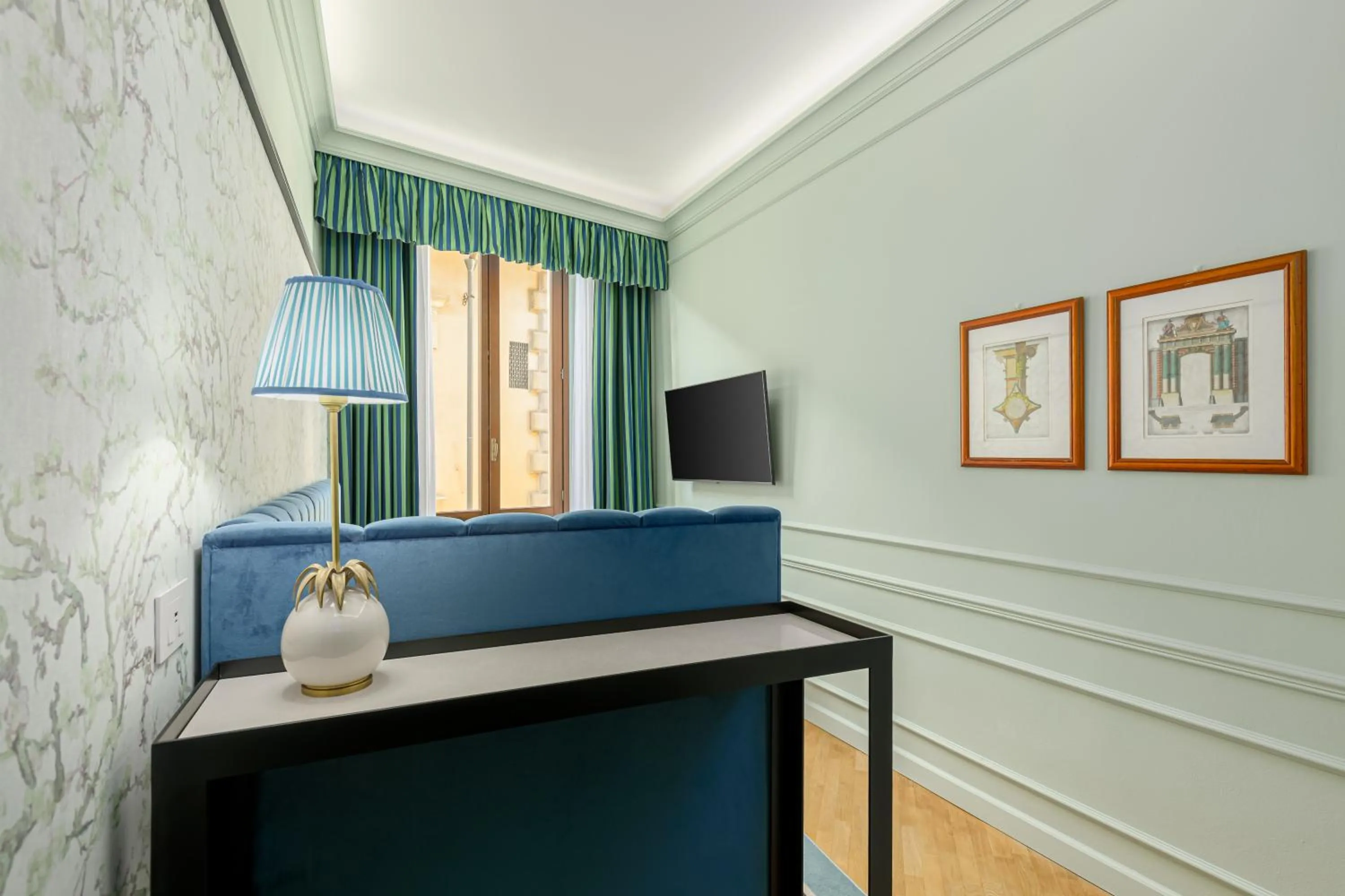 Bed in Room Mate Collection Isabella, Florence