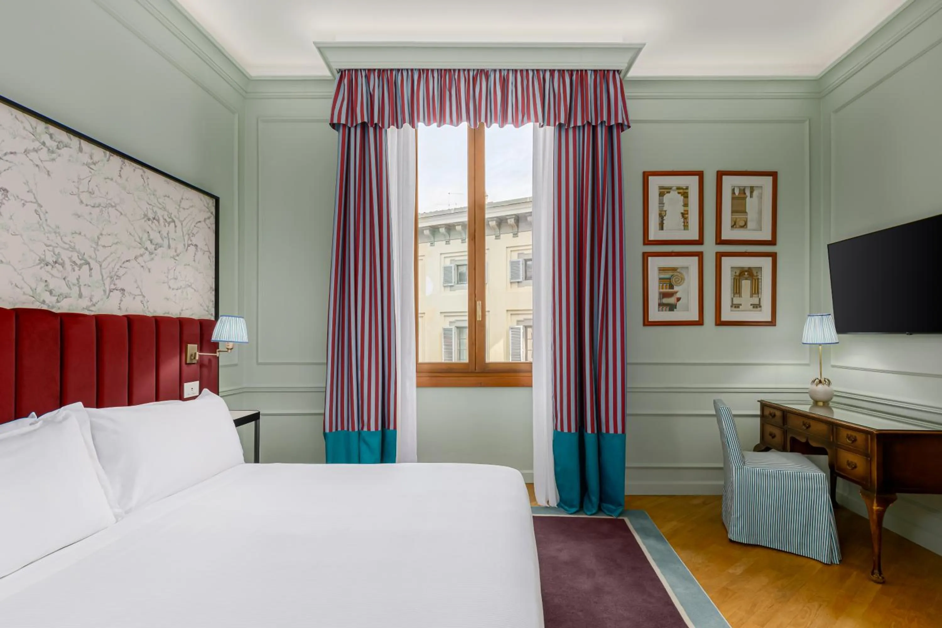 Bed in Room Mate Collection Isabella, Florence