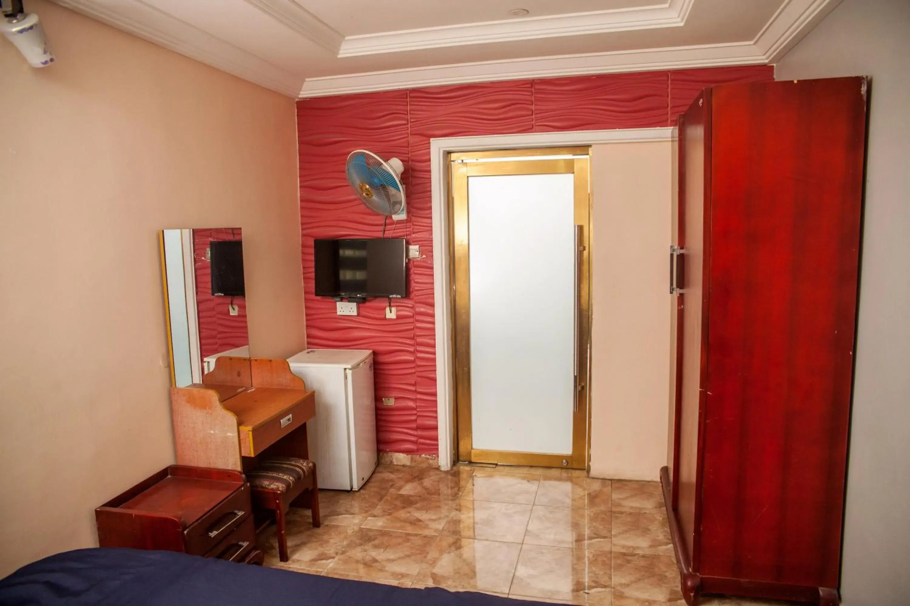 wardrobe in Emmy Hotels & Suites wardrobe in Emmy Hotels & Suites