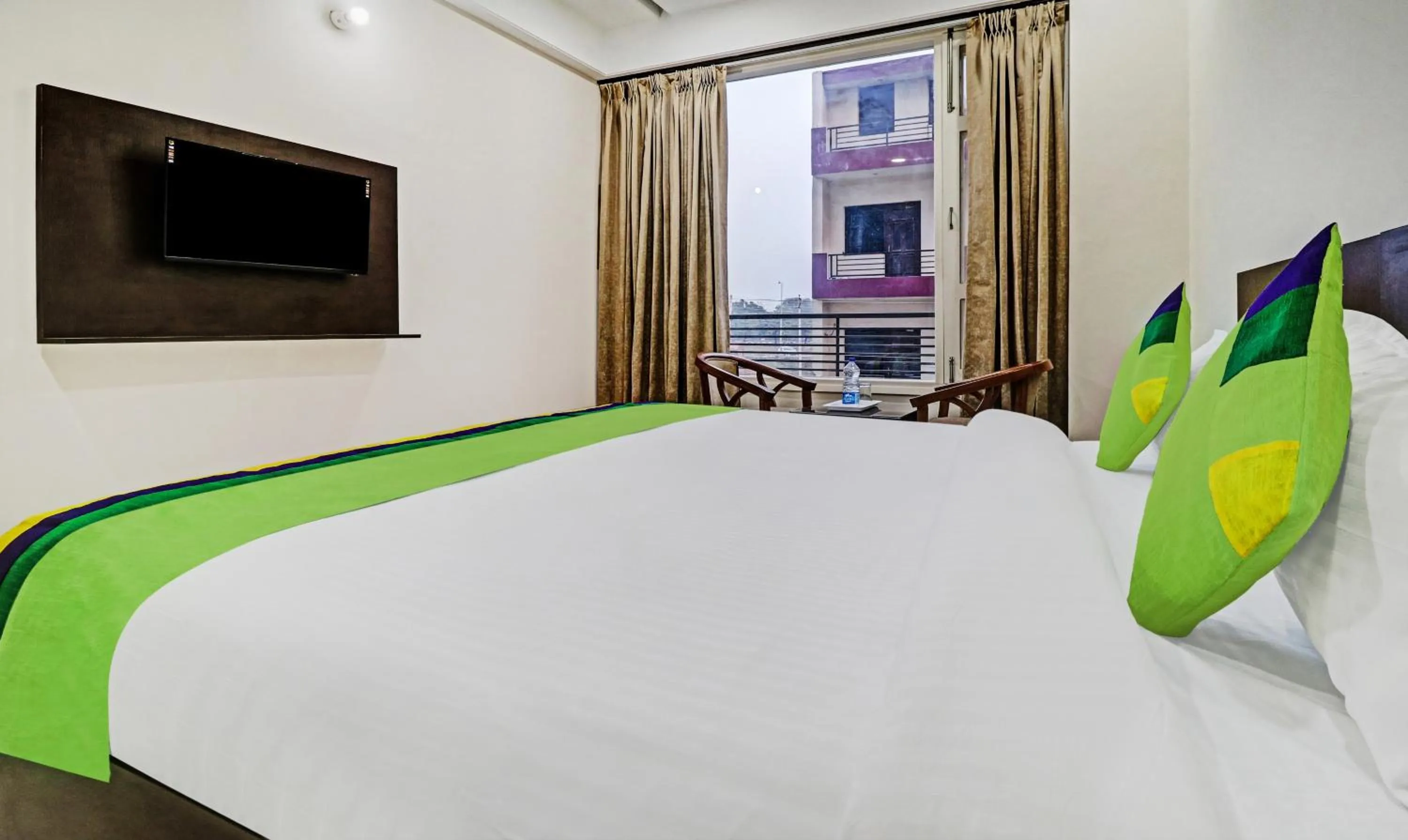 Bed in Treebo Kamron Regency Sector 80