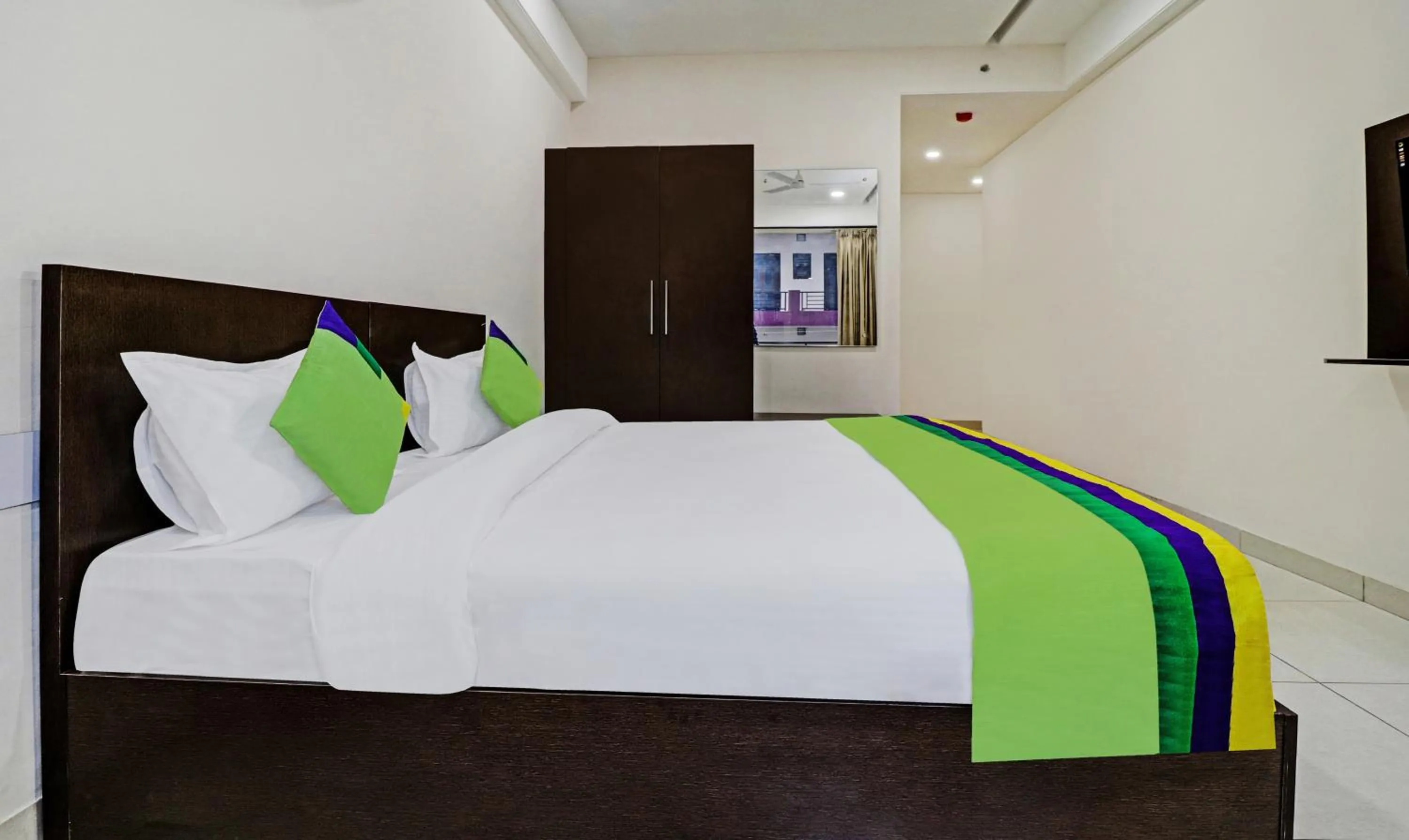 Bed in Treebo Kamron Regency Sector 80