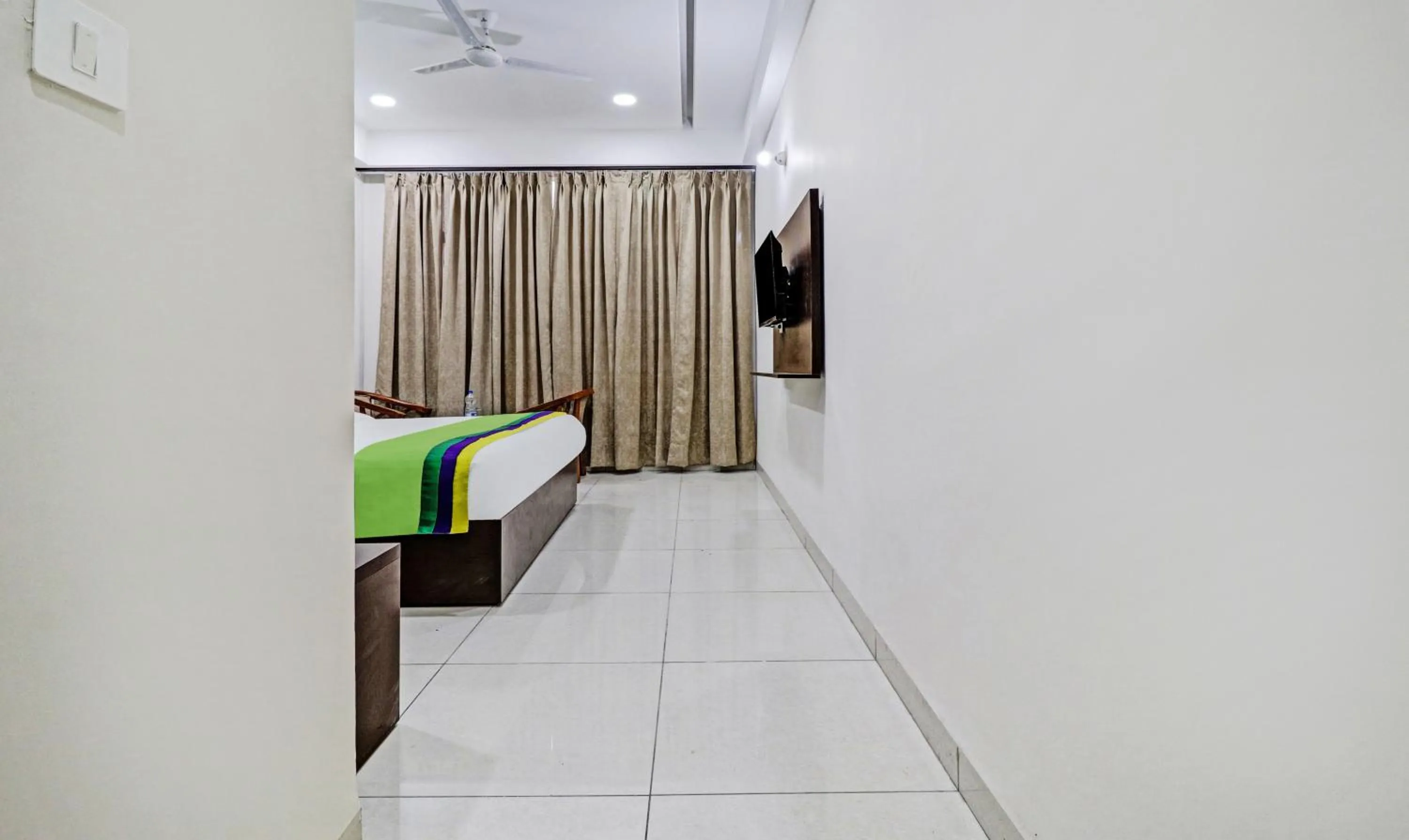 Bed in Treebo Kamron Regency Sector 80