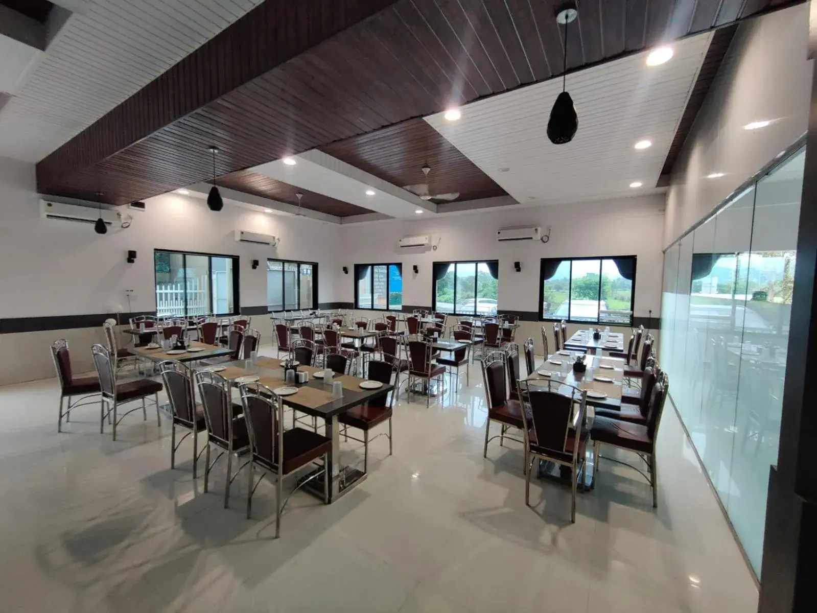 Restaurant/places to eat in Paramount Riverfront Resort & Spa, Karjat Restaurant/places to eat in Paramount Riverfront Resort & Spa, Karjat