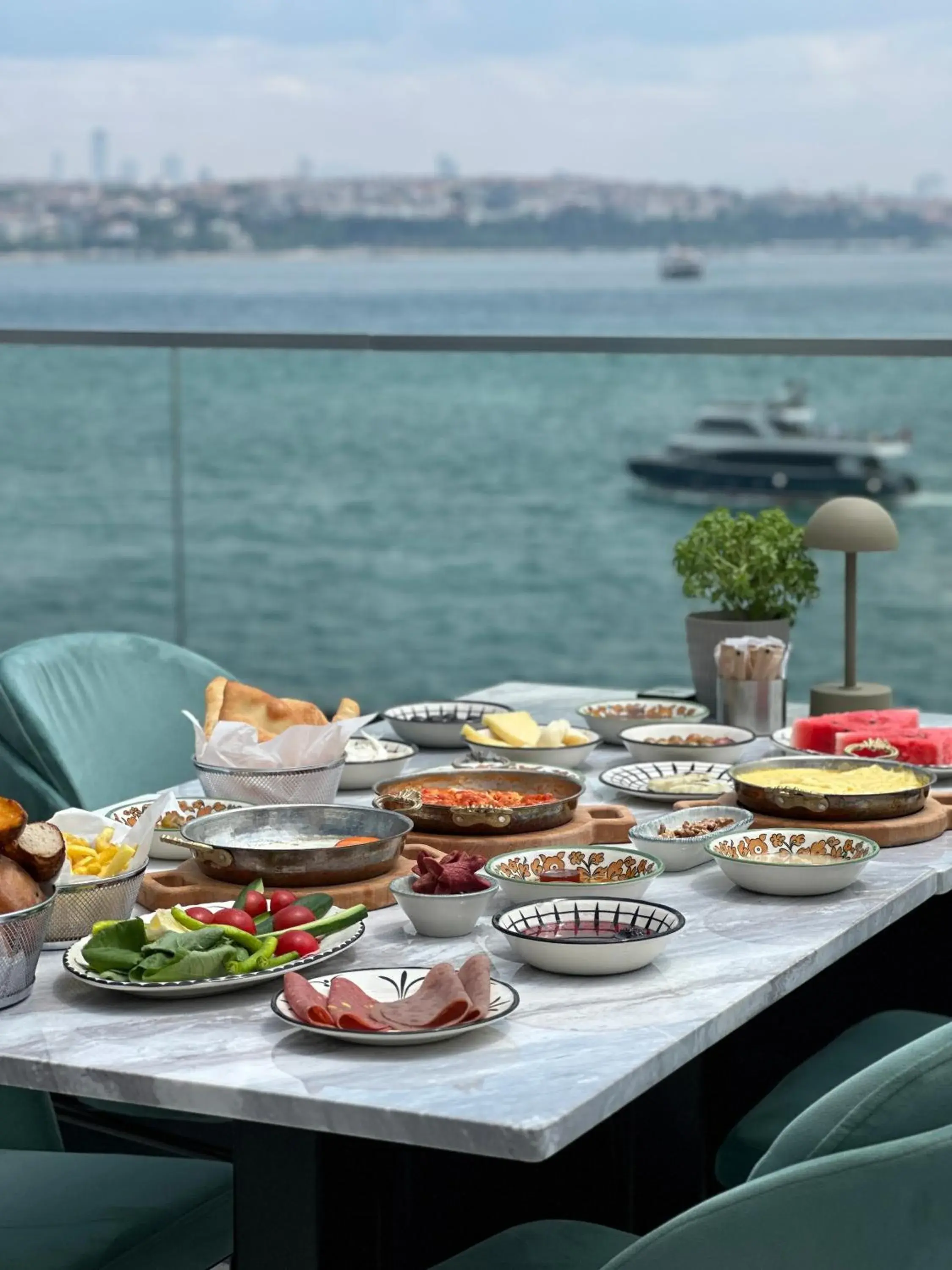 Food and drinks in Pera Bosphorus Hotel Food and drinks in Pera Bosphorus Hotel