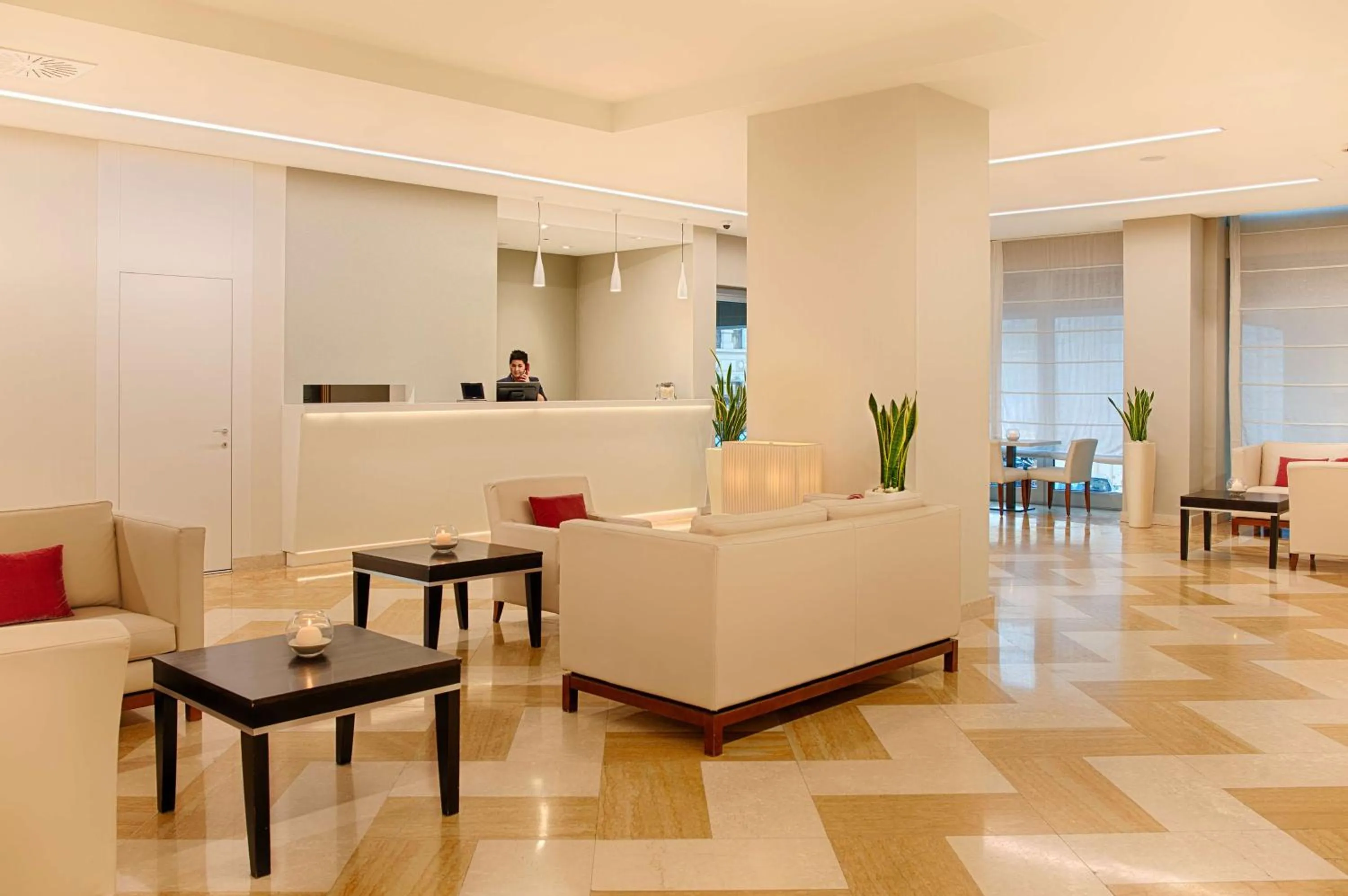 Lobby or reception in NH La Spezia