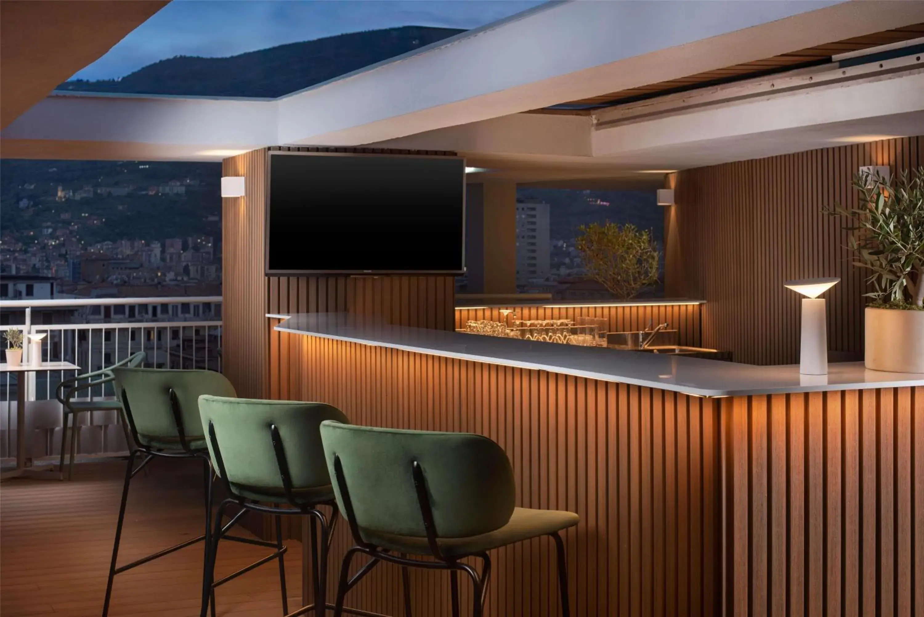 Lounge or bar in NH La Spezia Lounge or bar in NH La Spezia